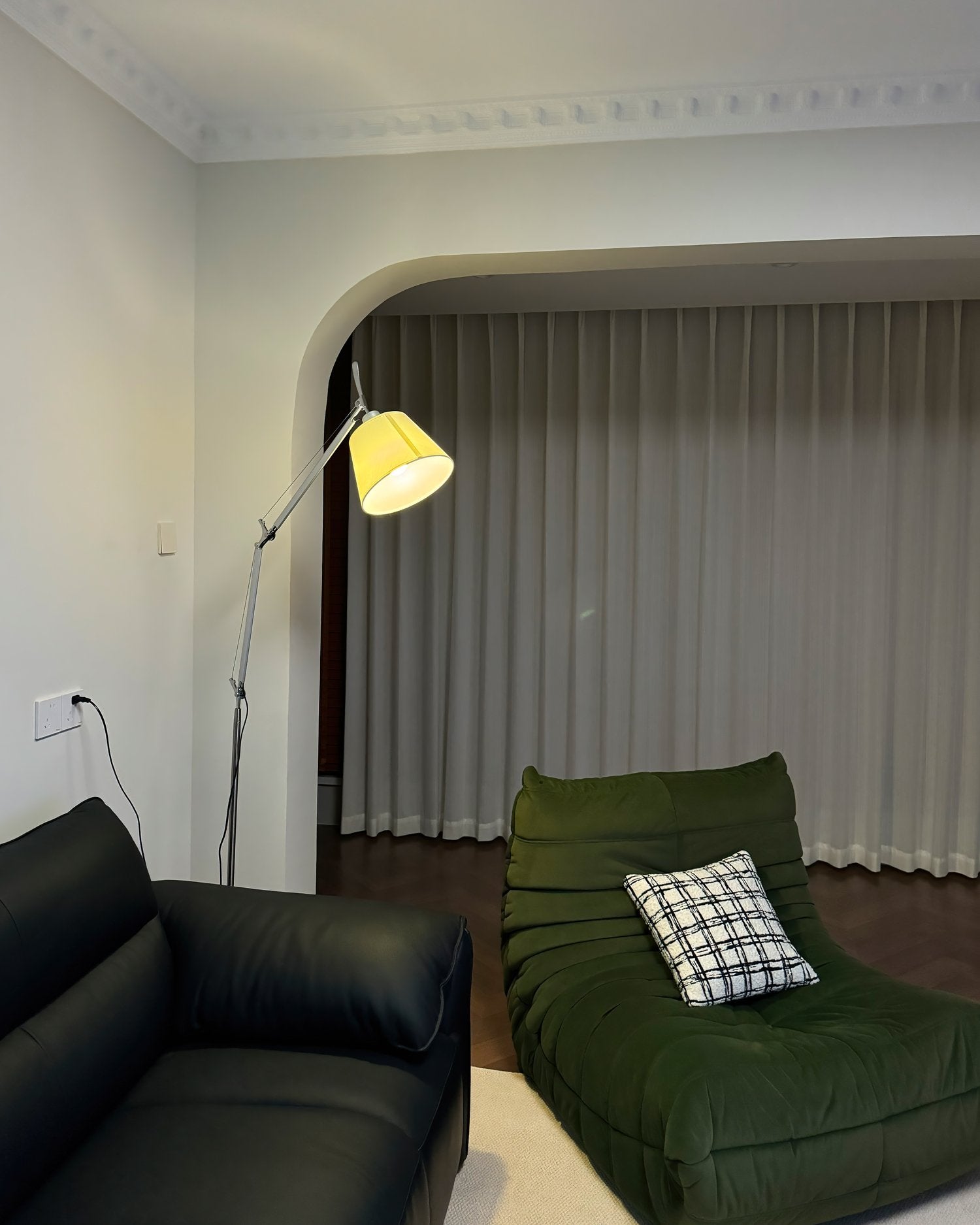 elegant-parete-slim-floor-lamp-for-living-room-modern-standing-light-in-silver-and-white