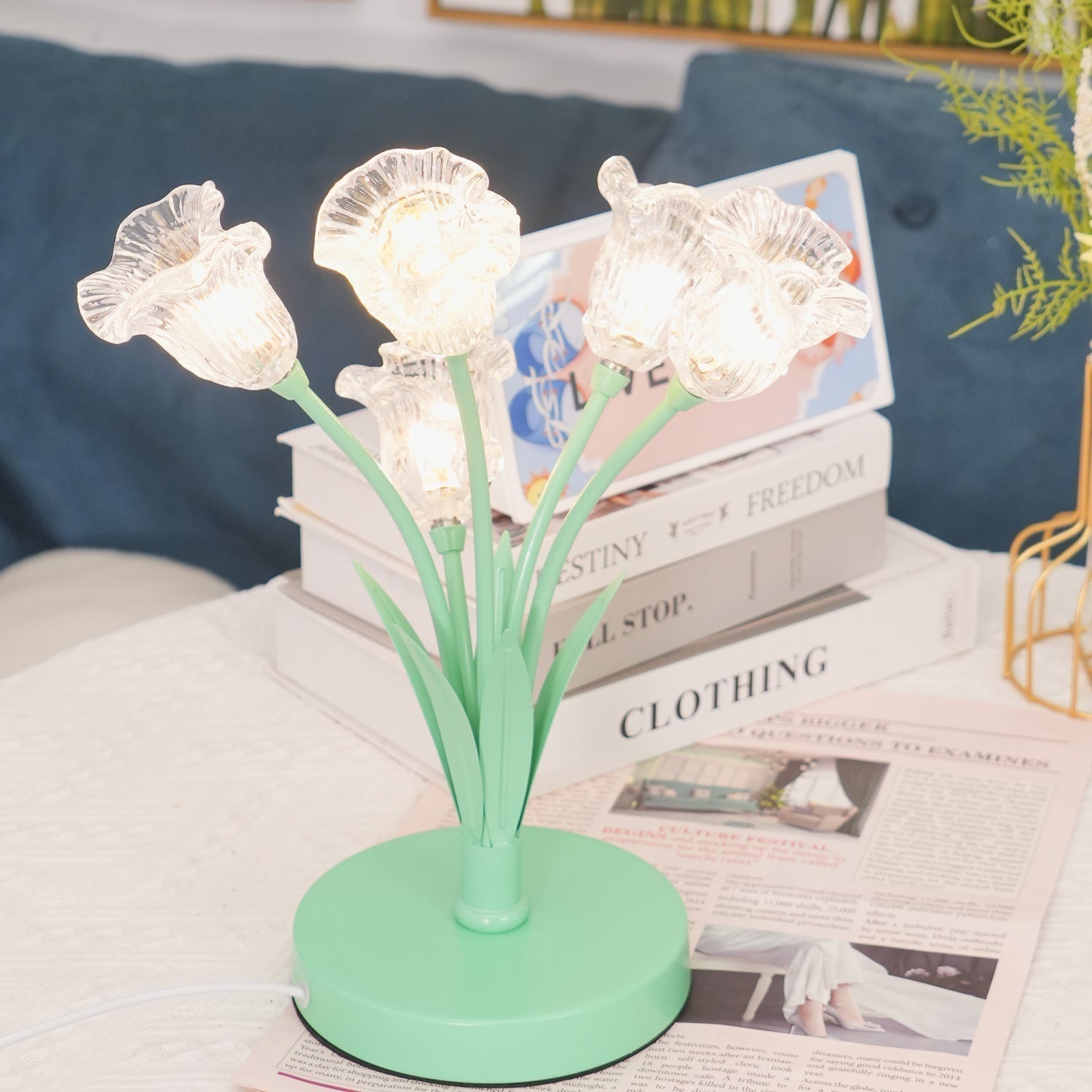 Elegant Glass Tulip Flower Table Lamp Decorative Floral Bedside Night Light for Home Living Room Decor