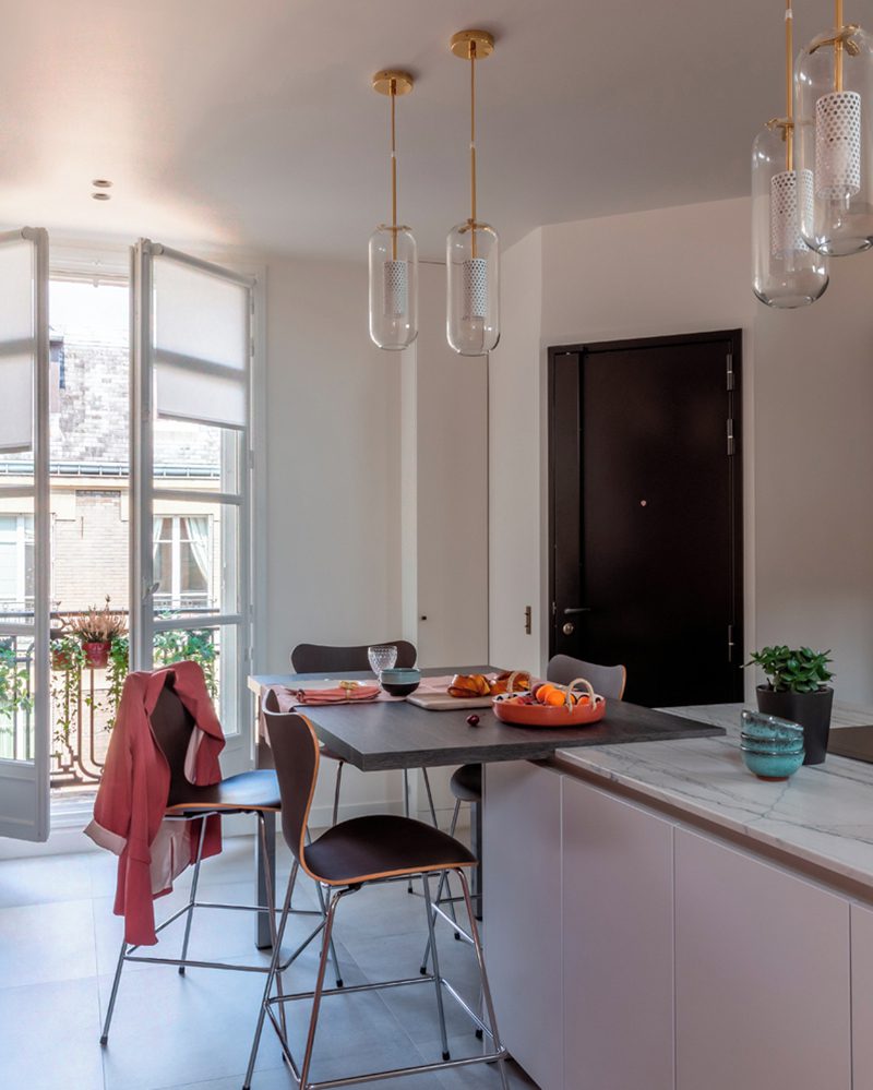 vadim-modern-glass-globe-pendant-light-with-gold-steel-rod-and-perforated-cage