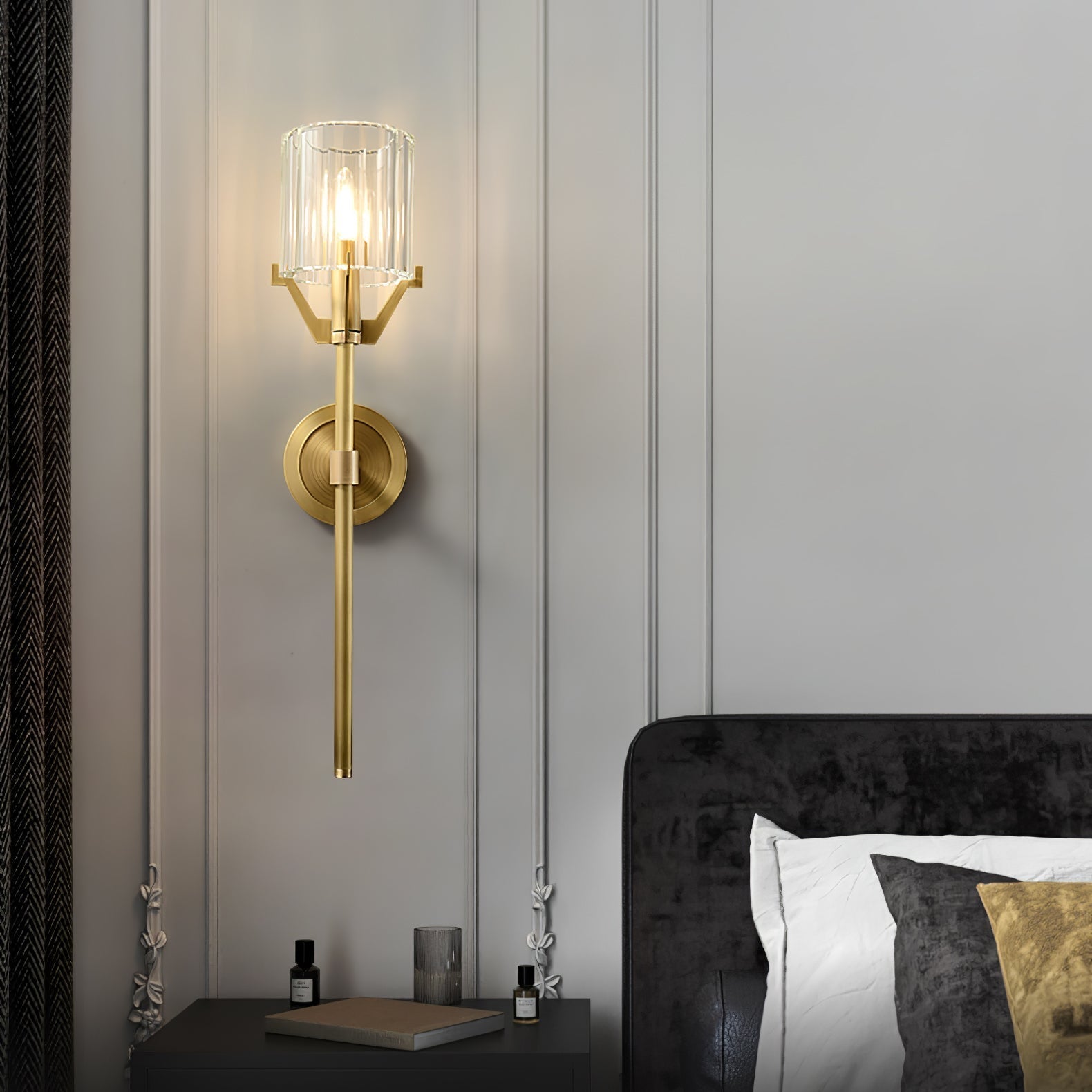 modern-architectural-faceted-crystal-glass-wall-sconce-with-polished-brass-finish