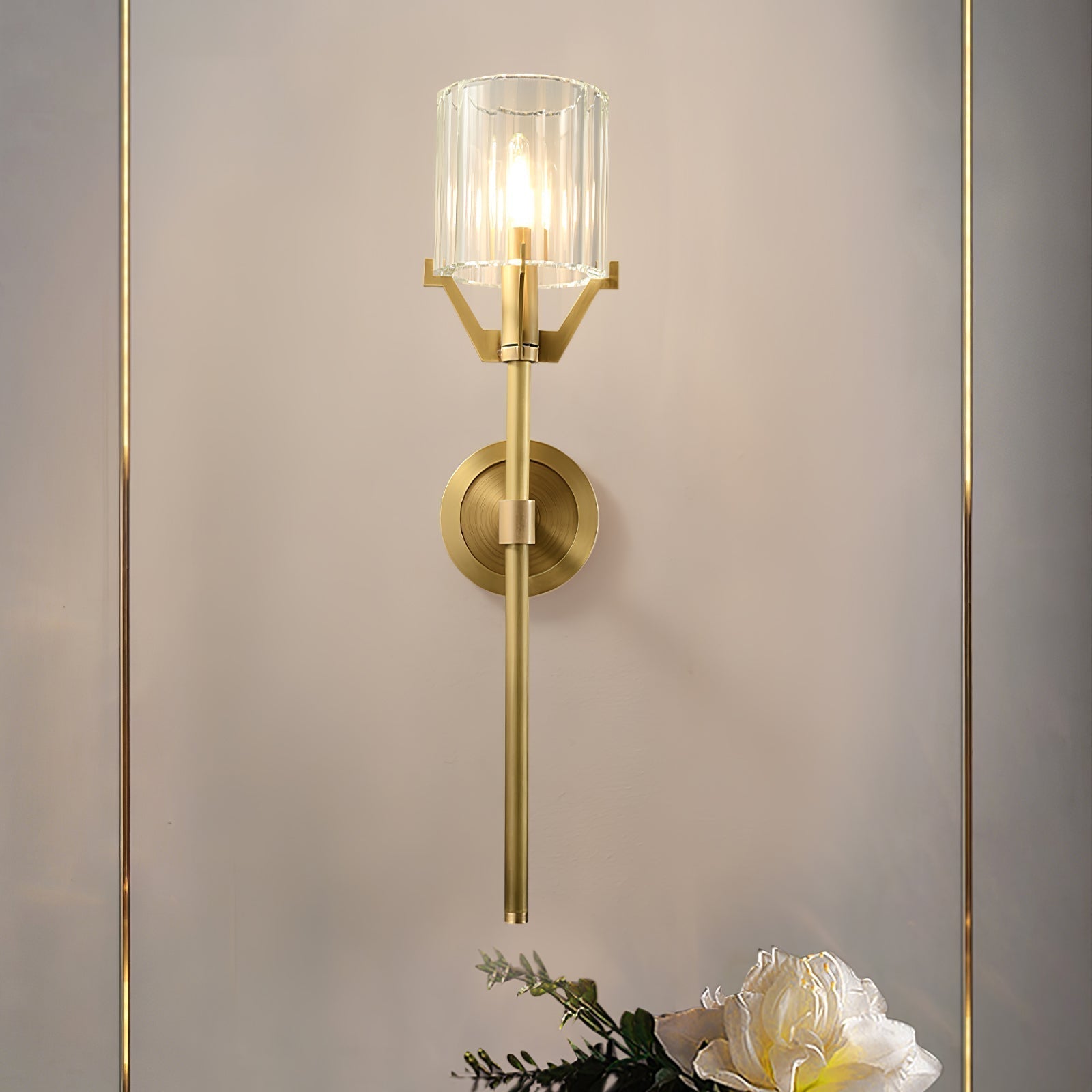modern-architectural-faceted-crystal-glass-wall-sconce-with-polished-brass-finish
