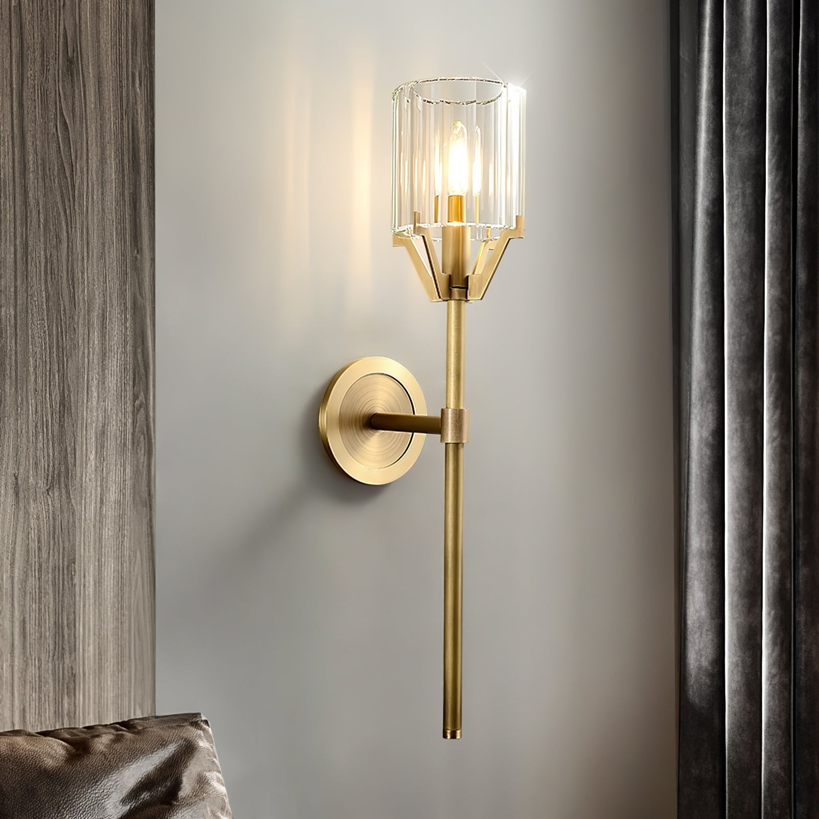 modern-architectural-faceted-crystal-glass-wall-sconce-with-polished-brass-finish