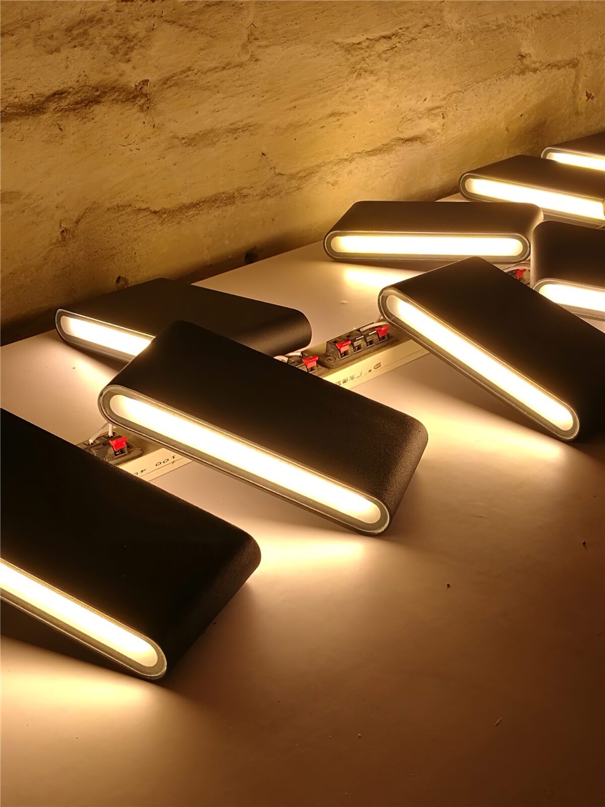 modern-oval-led-wall-sconce-minimalist-aluminum-wall-wash-light-for-contemporary-interiors