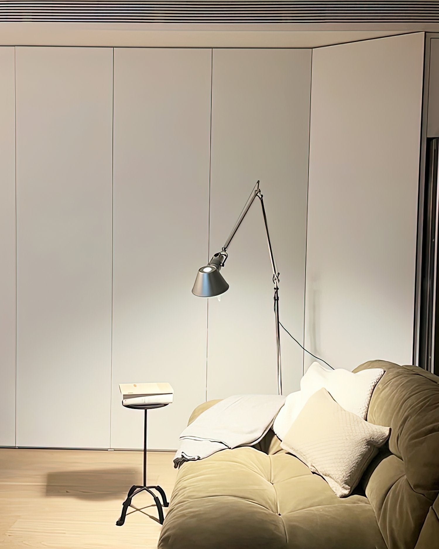 minimalist-silver-metal-floor-lamp-adjustable-standing-light-for-modern-living-room