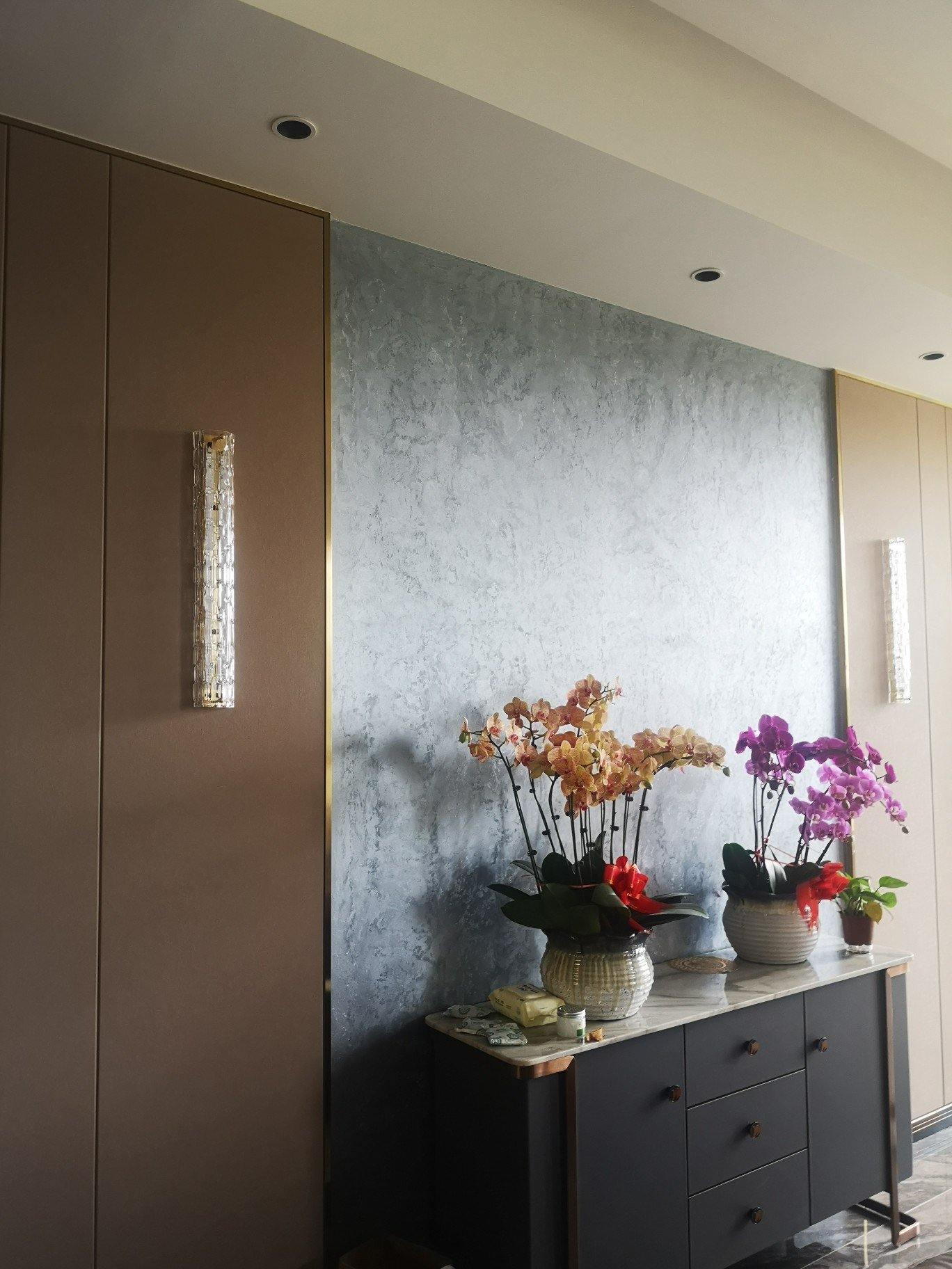 modern-brass-and-water-grained-glass-led-wall-sconce-light-set-of-2