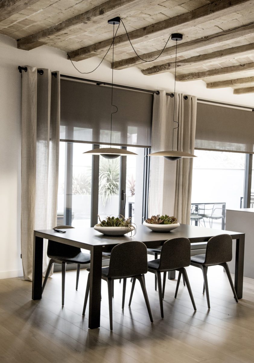 modern-minimalist-round-led-pendant-light-woodgrain-metal-ceiling-hanging-lamp