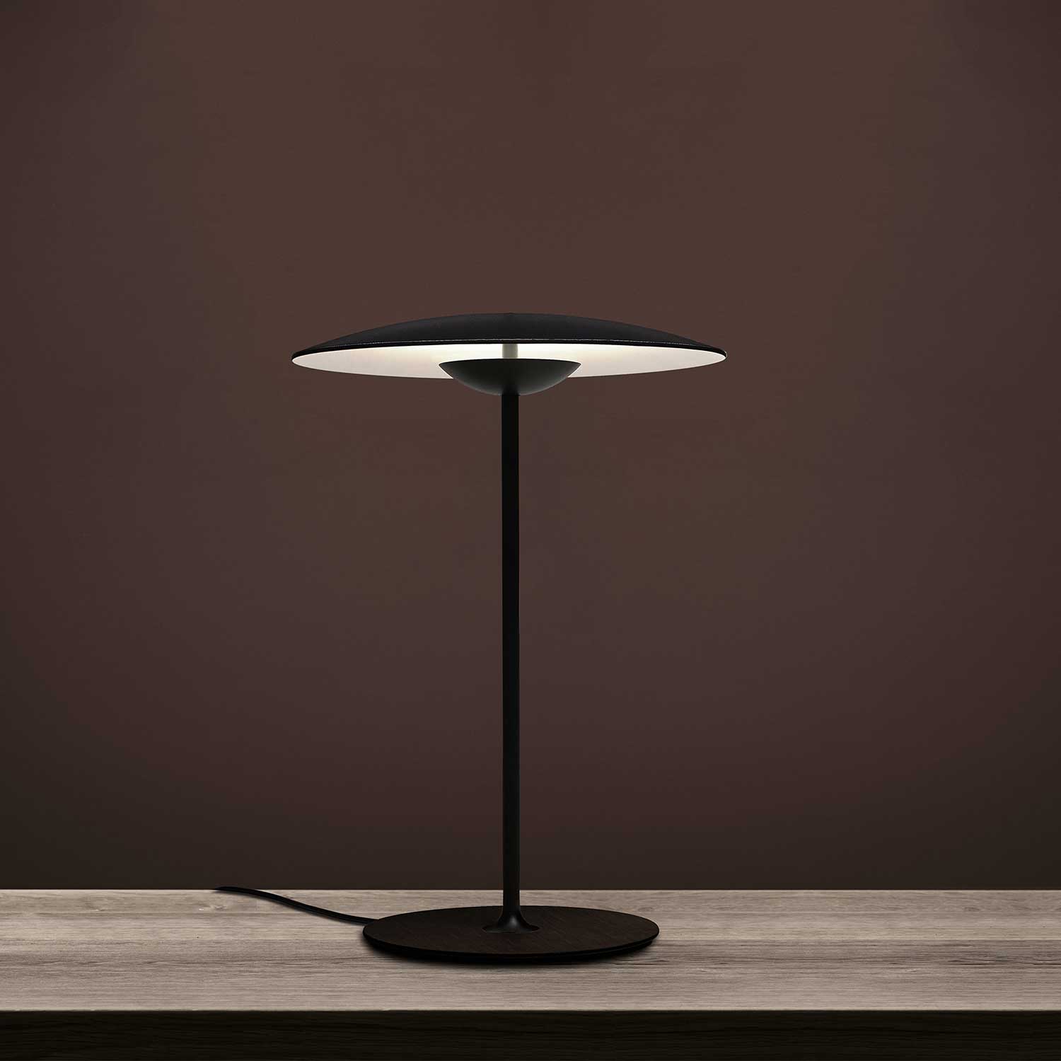 modern-wilbur-led-table-lamp-with-woodgrain-finish-for-bedside-and-living-room-decor