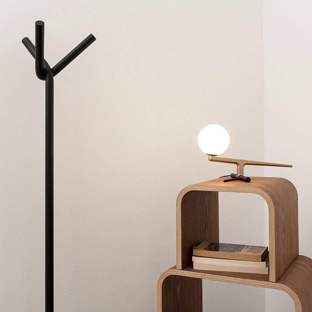 modern-yanzi-style-led-table-lamp-with-white-glass-globe-and-gold-metal-finish