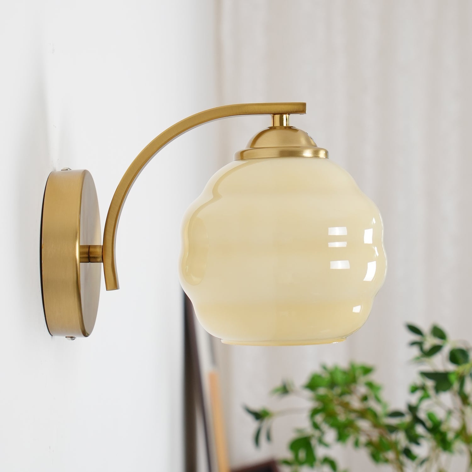 Art Deco Vintage Glass Globe Wall Sconce Lighting for Bedroom and Hallway