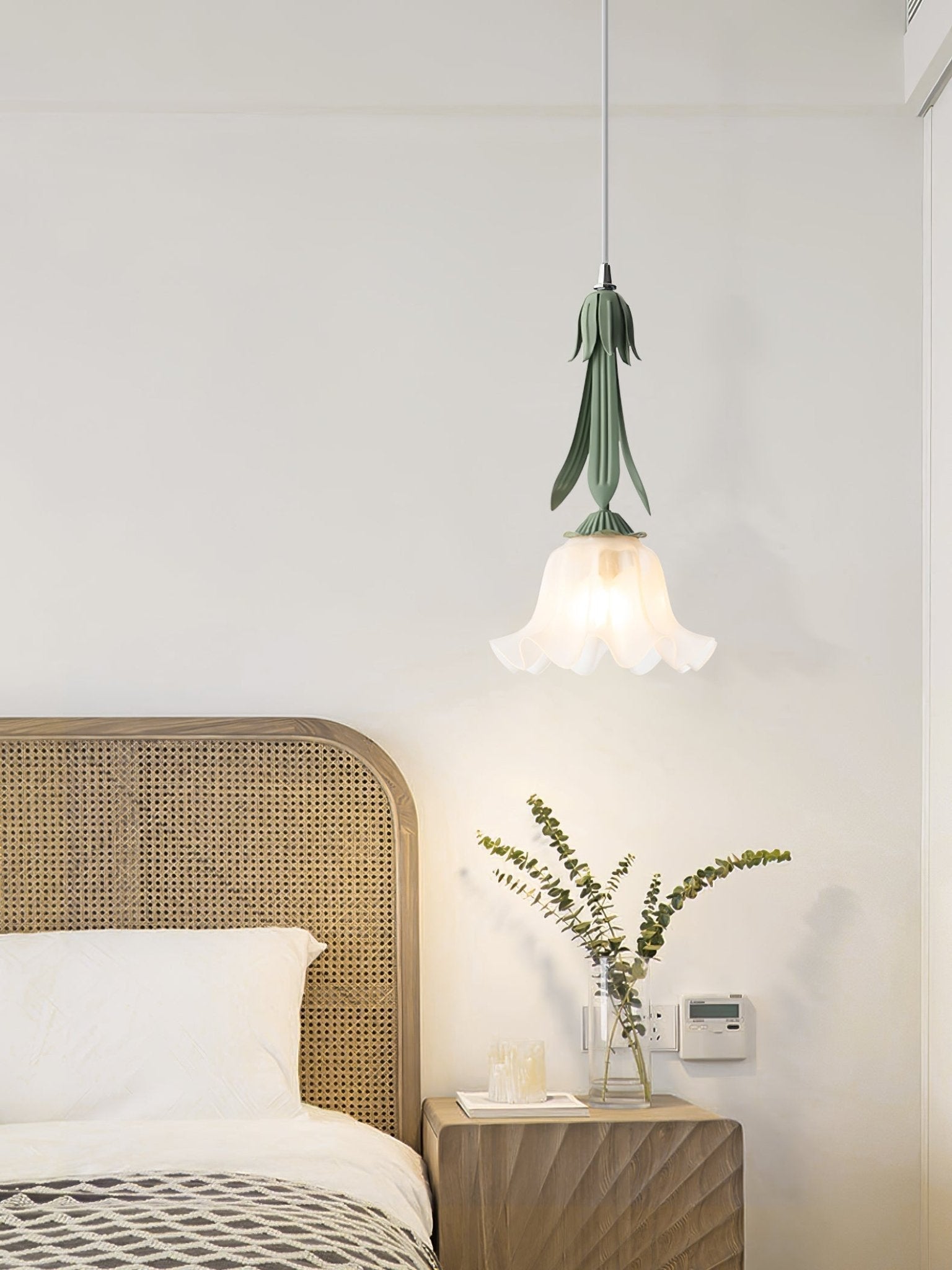 elegant-lily-of-the-valley-pendant-light-with-floral-glass-petals-for-modern-dining-rooms