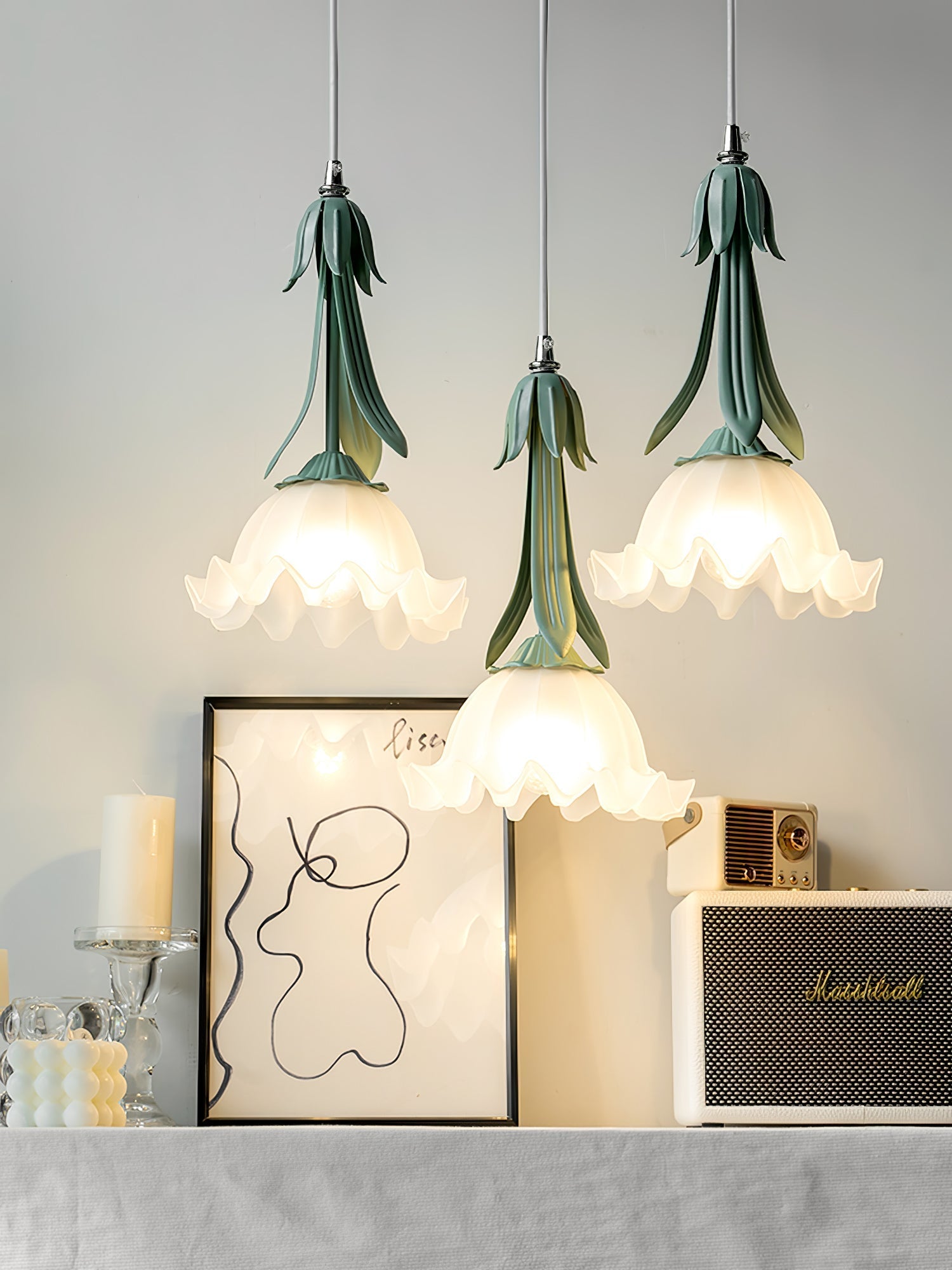 elegant-lily-of-the-valley-pendant-light-with-floral-glass-petals-for-modern-dining-rooms