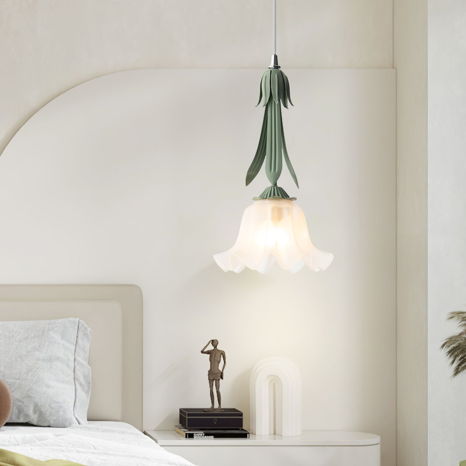elegant-lily-of-the-valley-pendant-light-with-floral-glass-petals-for-modern-dining-rooms