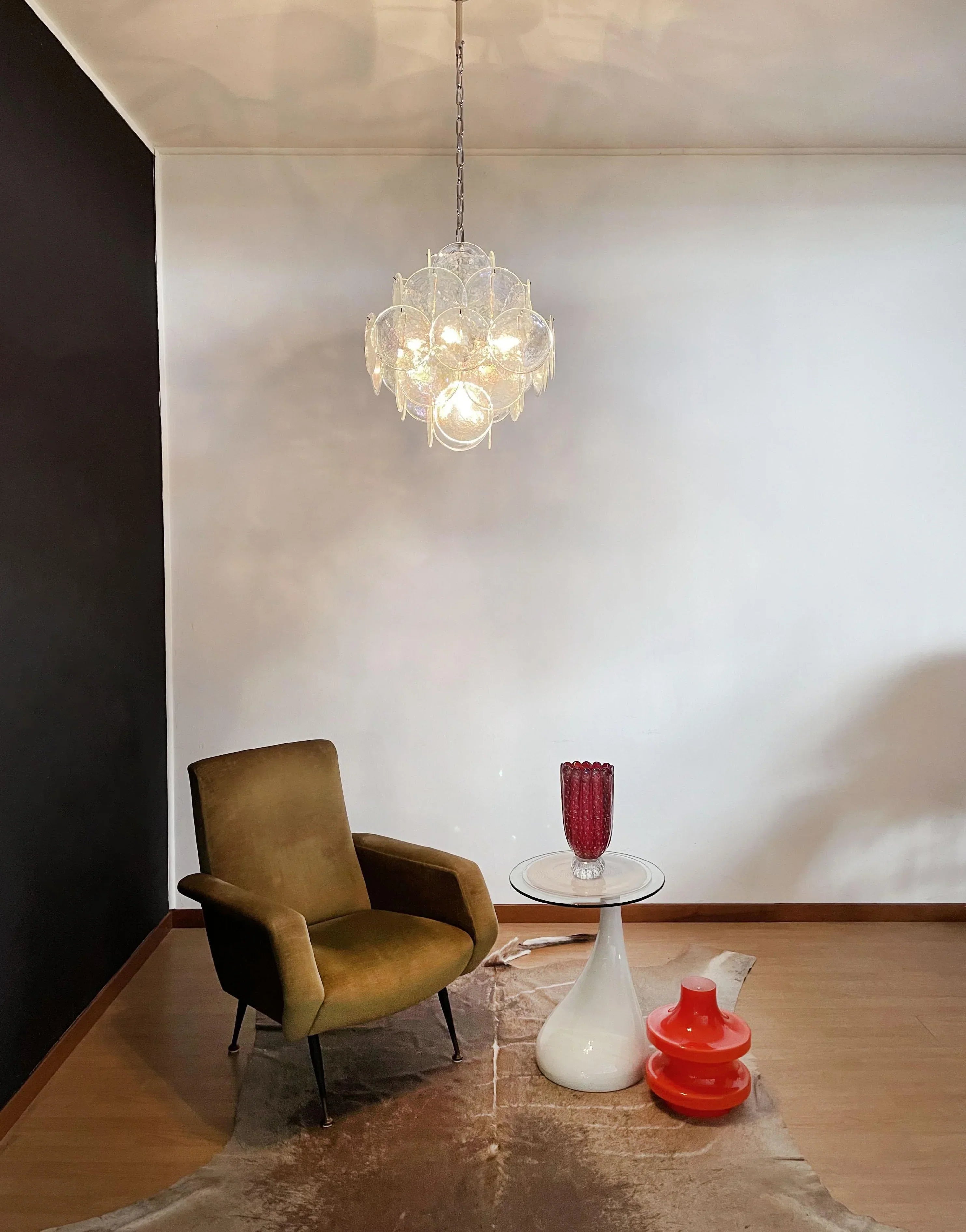 elegant-murano-style-iridescent-glass-disk-chandelier-for-luxury-interiors
