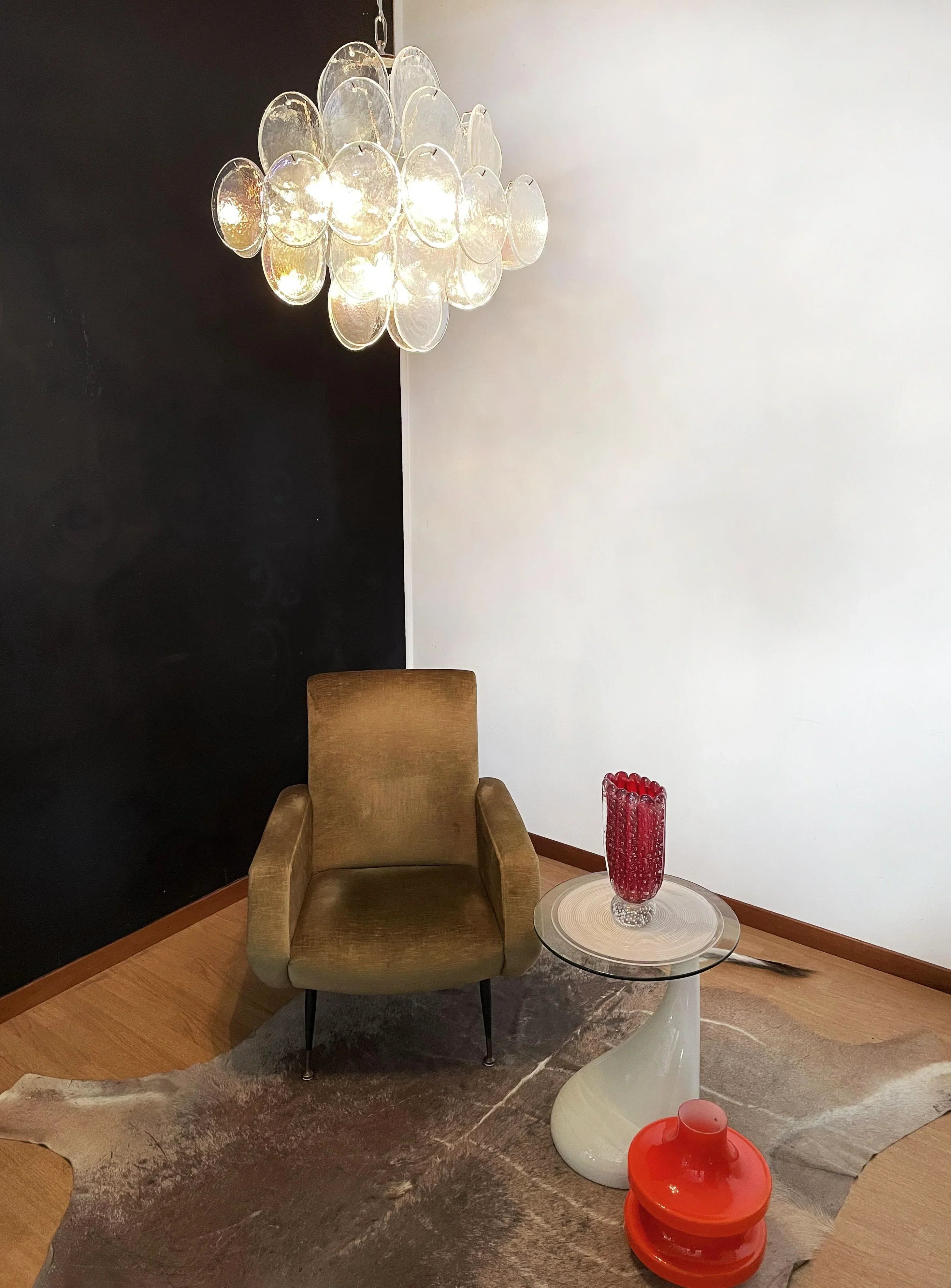 elegant-murano-style-iridescent-glass-disk-chandelier-for-luxury-interiors