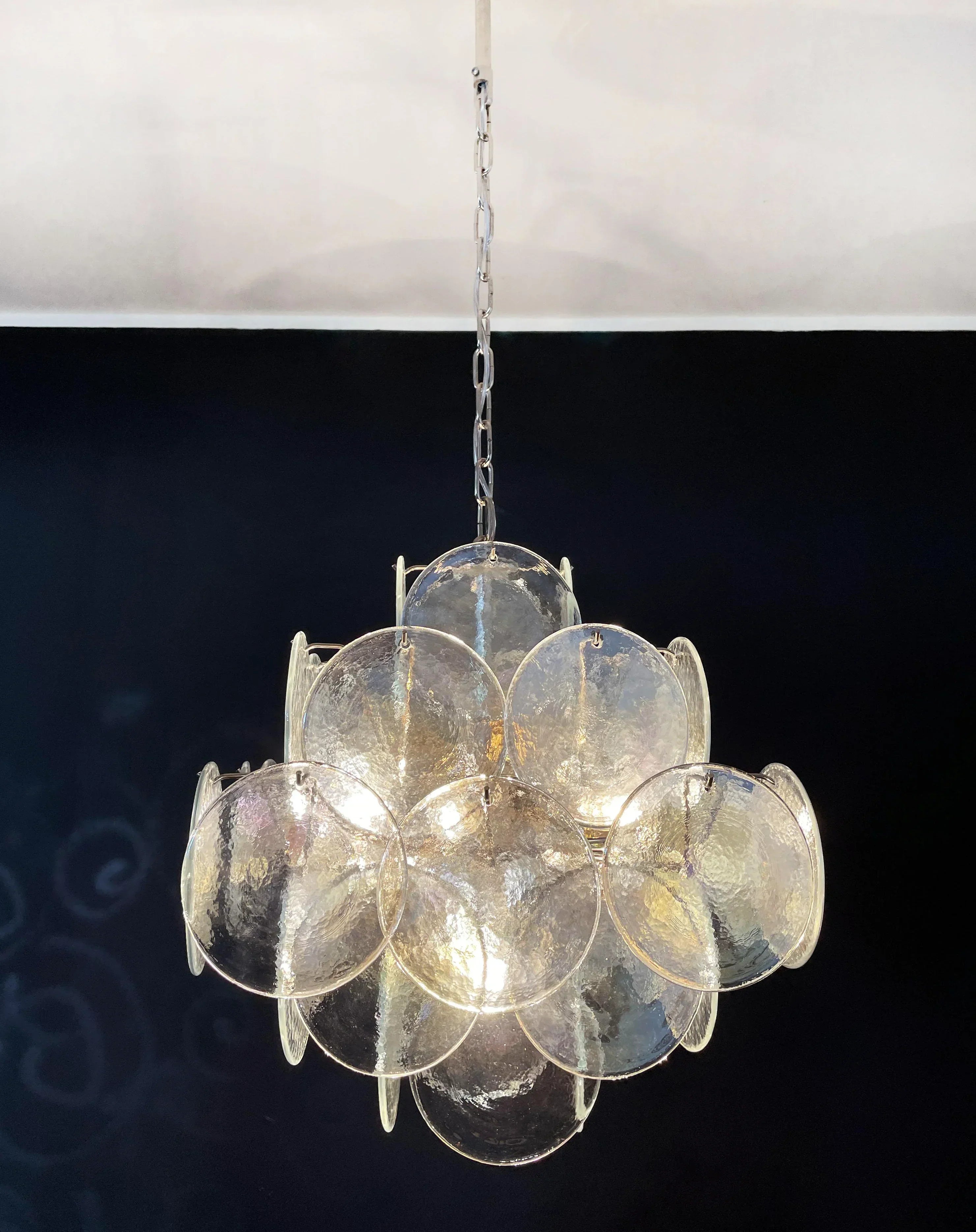 elegant-murano-style-iridescent-glass-disk-chandelier-for-luxury-interiors