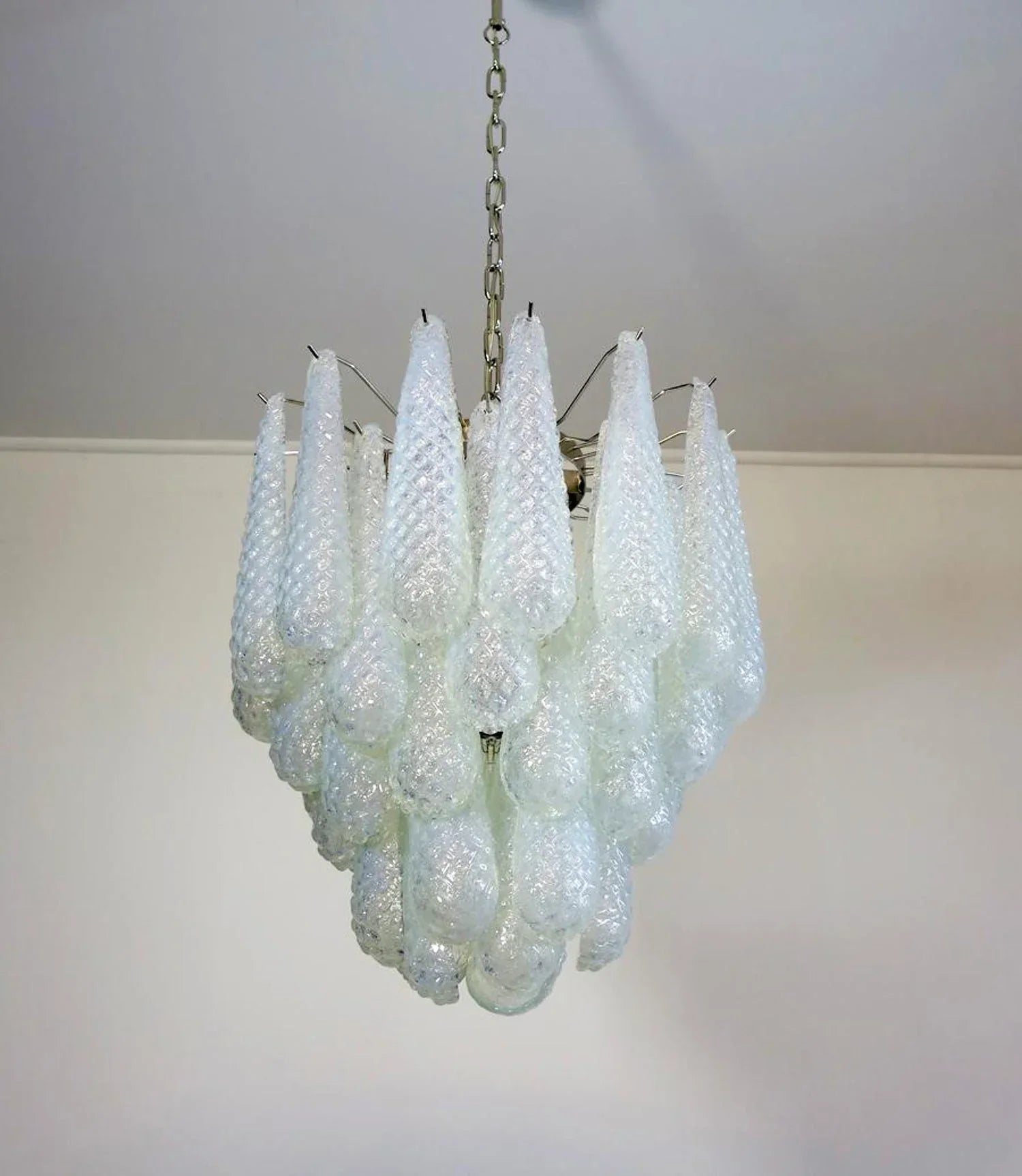 elegant-murano-style-transparent-glass-petal-chandelier-for-luxury-living-and-dining-rooms
