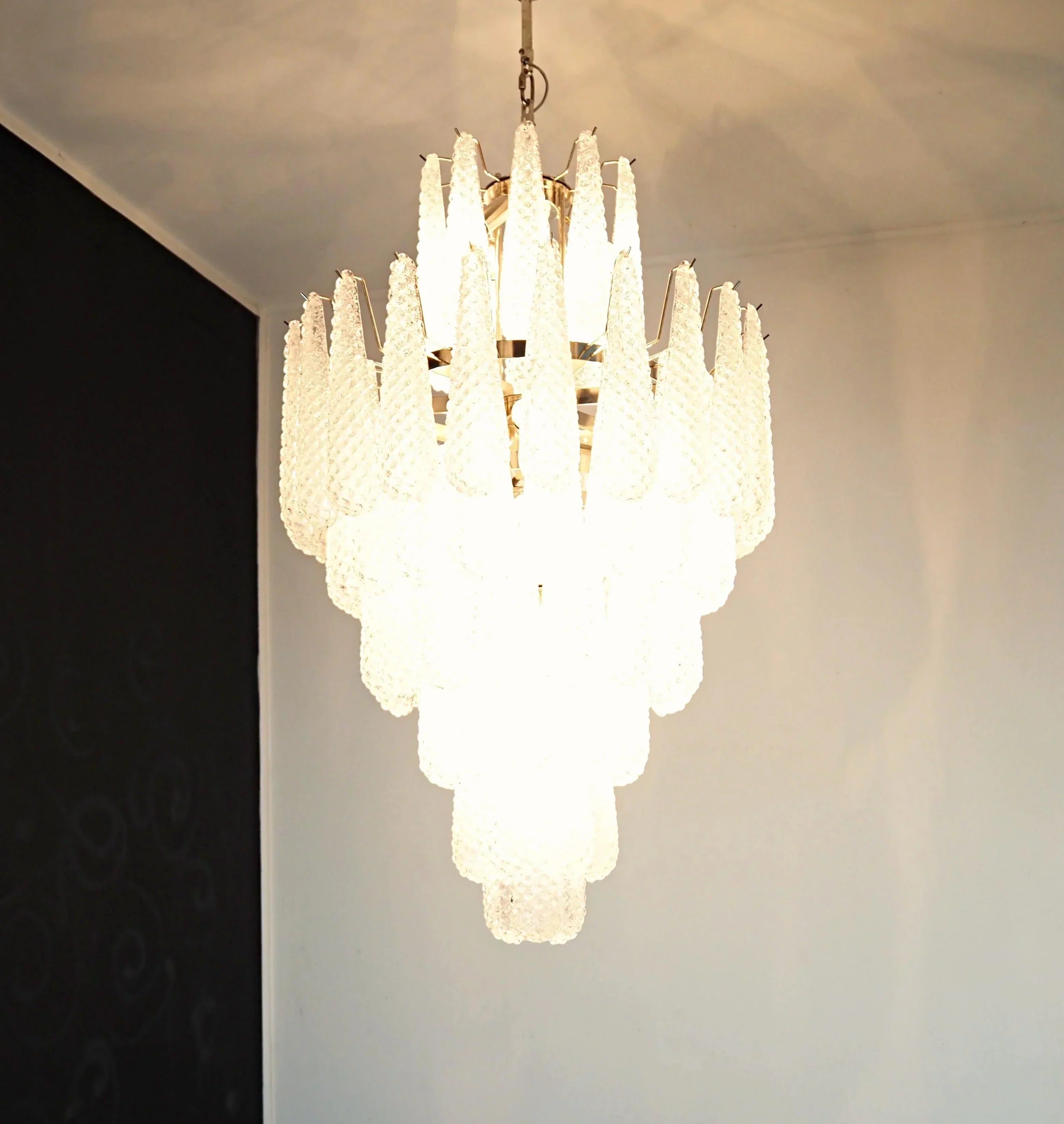 elegant-murano-style-transparent-glass-petal-chandelier-for-modern-living-room