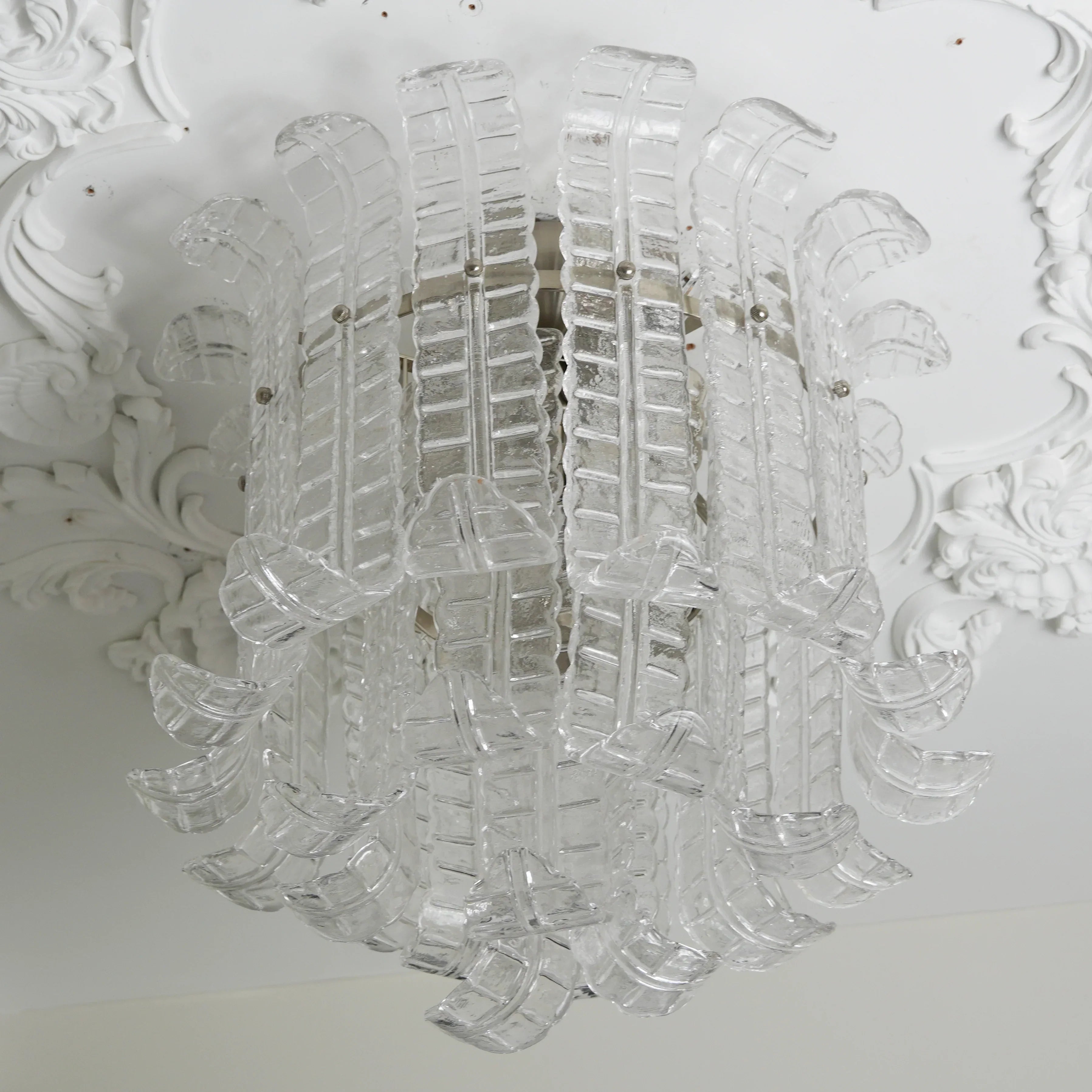 hand-crafted-murano-glass-leaf-design-ceiling-lamp-for-elegant-dining-spaces