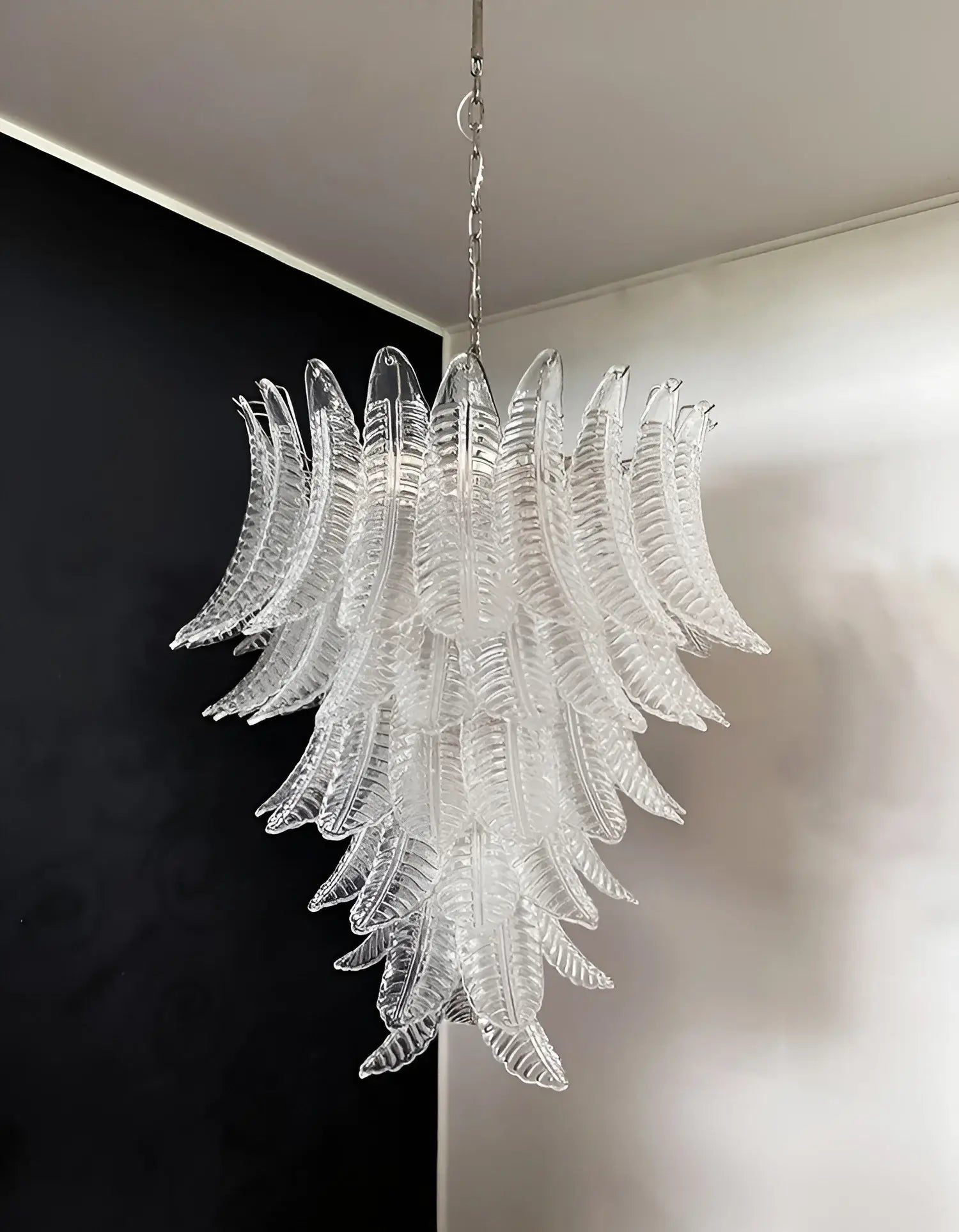 handcrafted-murano-glass-felci-chandelier-with-transparent-petals-for-luxury-living-room