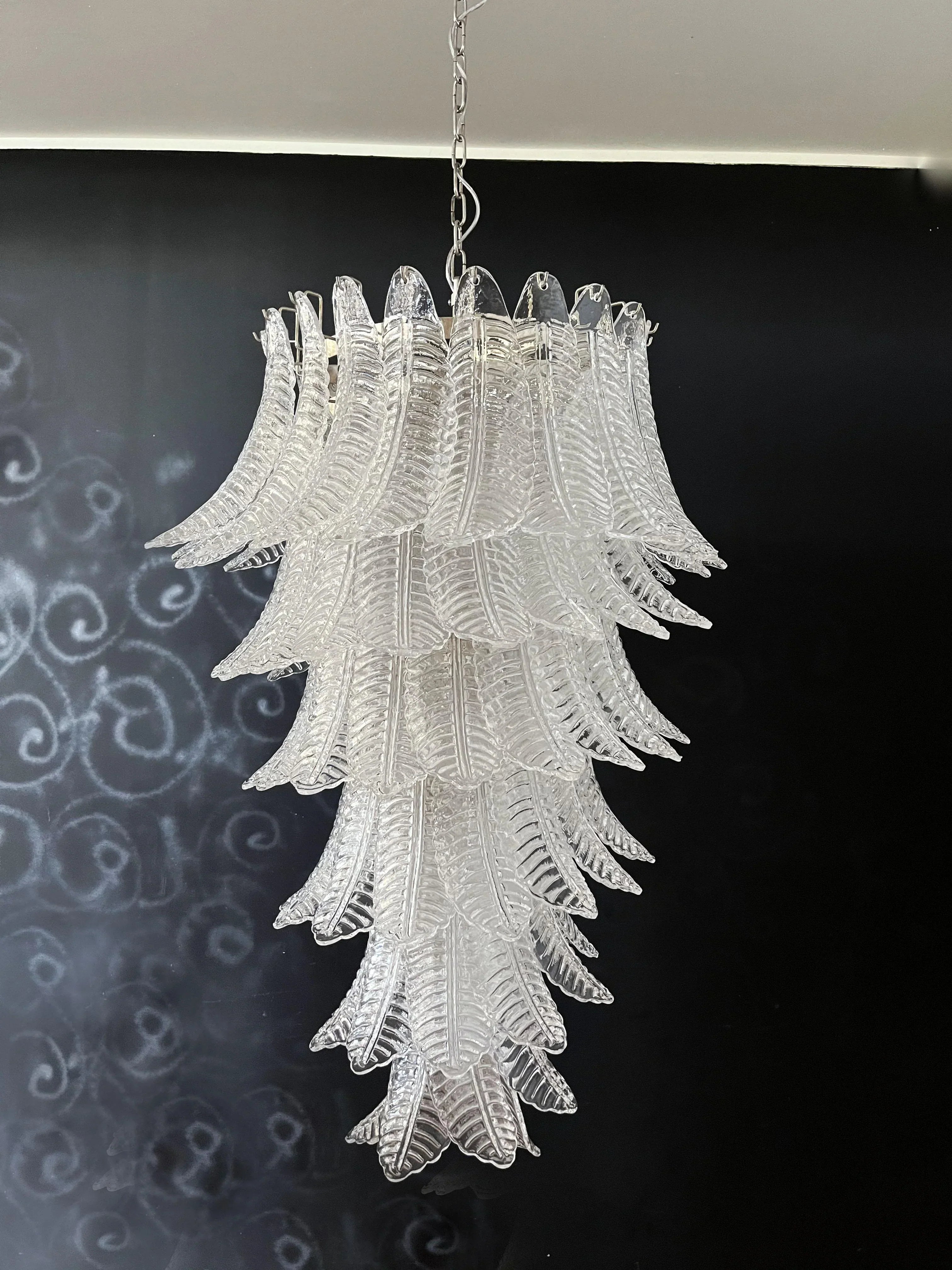 handcrafted-murano-glass-spiral-chandelier-transparent-luxury-pendant-light-for-foyer-and-living-room
