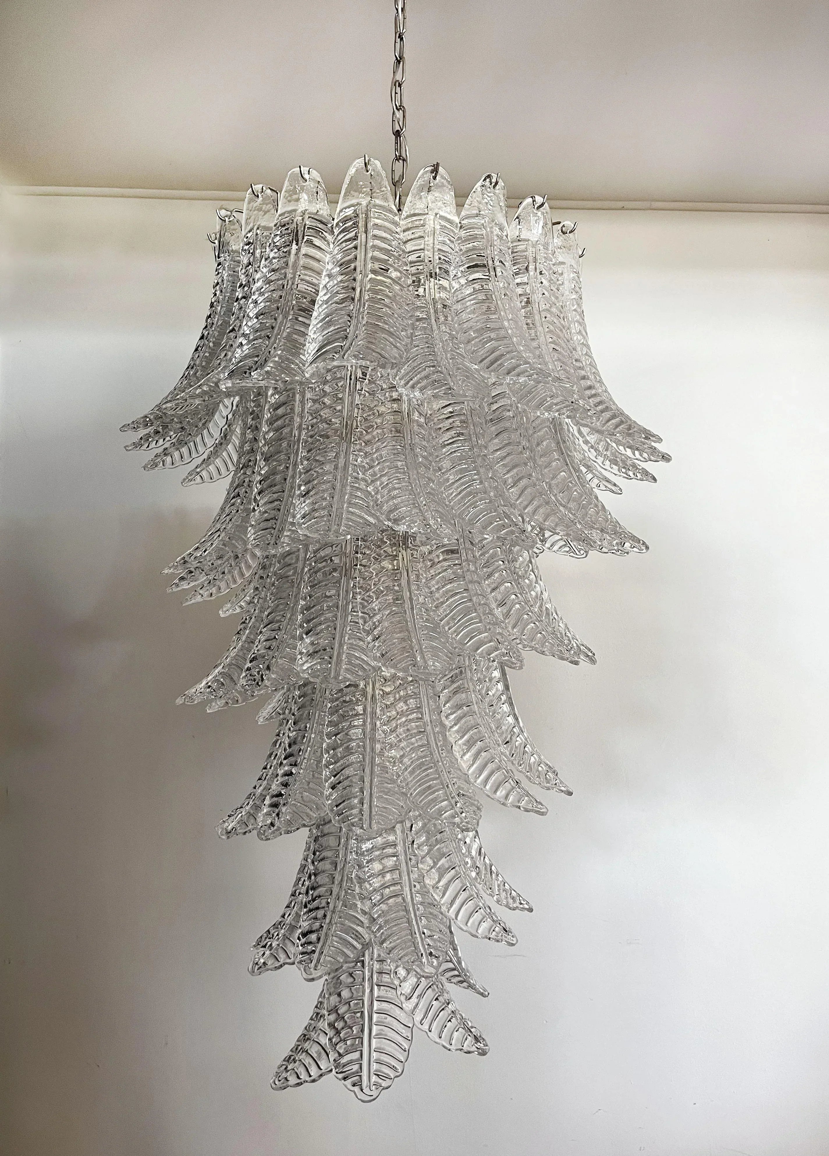 handcrafted-murano-glass-spiral-chandelier-transparent-luxury-pendant-light-for-foyer-and-living-room