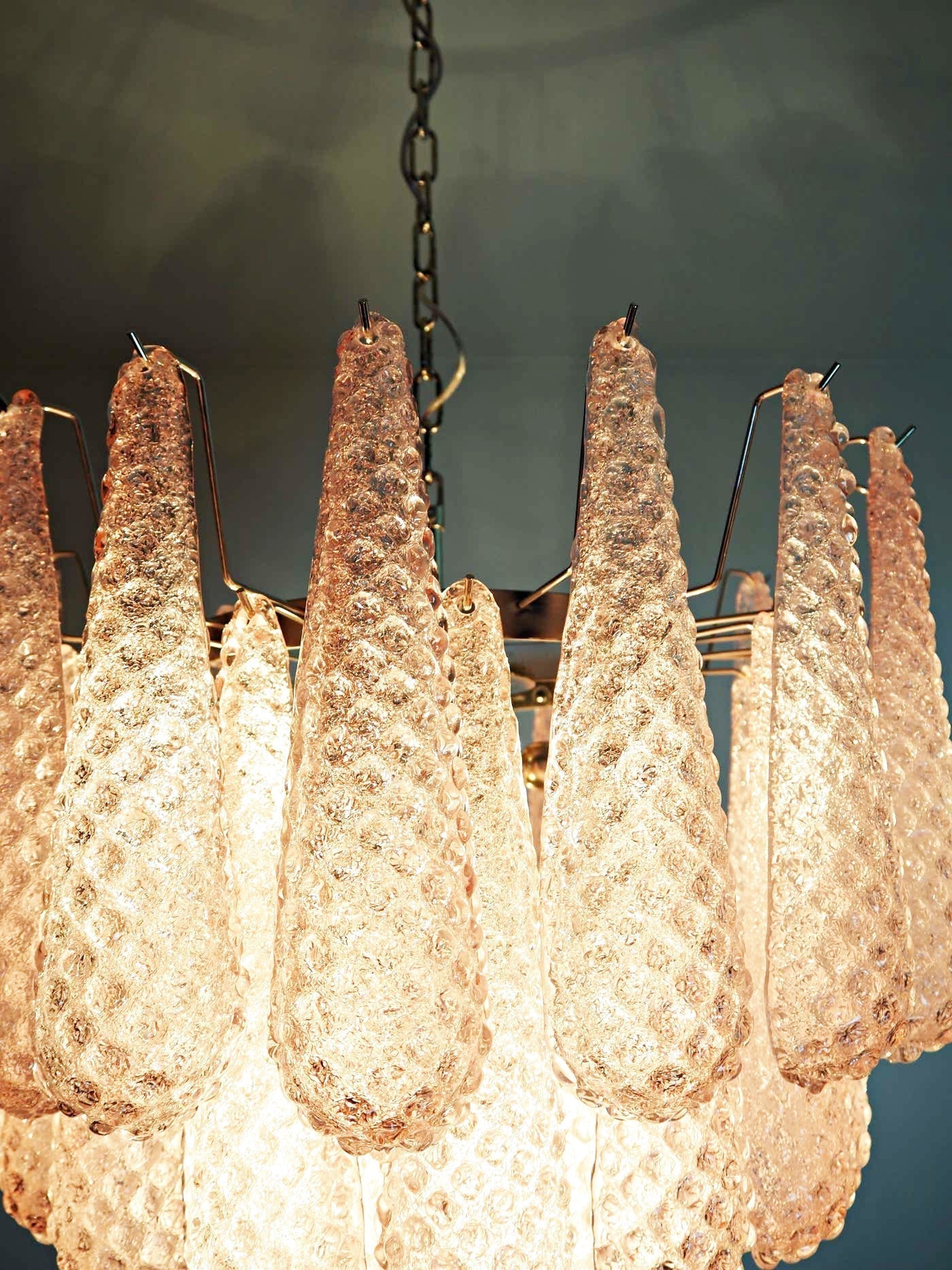 handcrafted-pink-glass-petal-drop-chandelier-elegant-murano-style-lighting-for-modern-living-room
