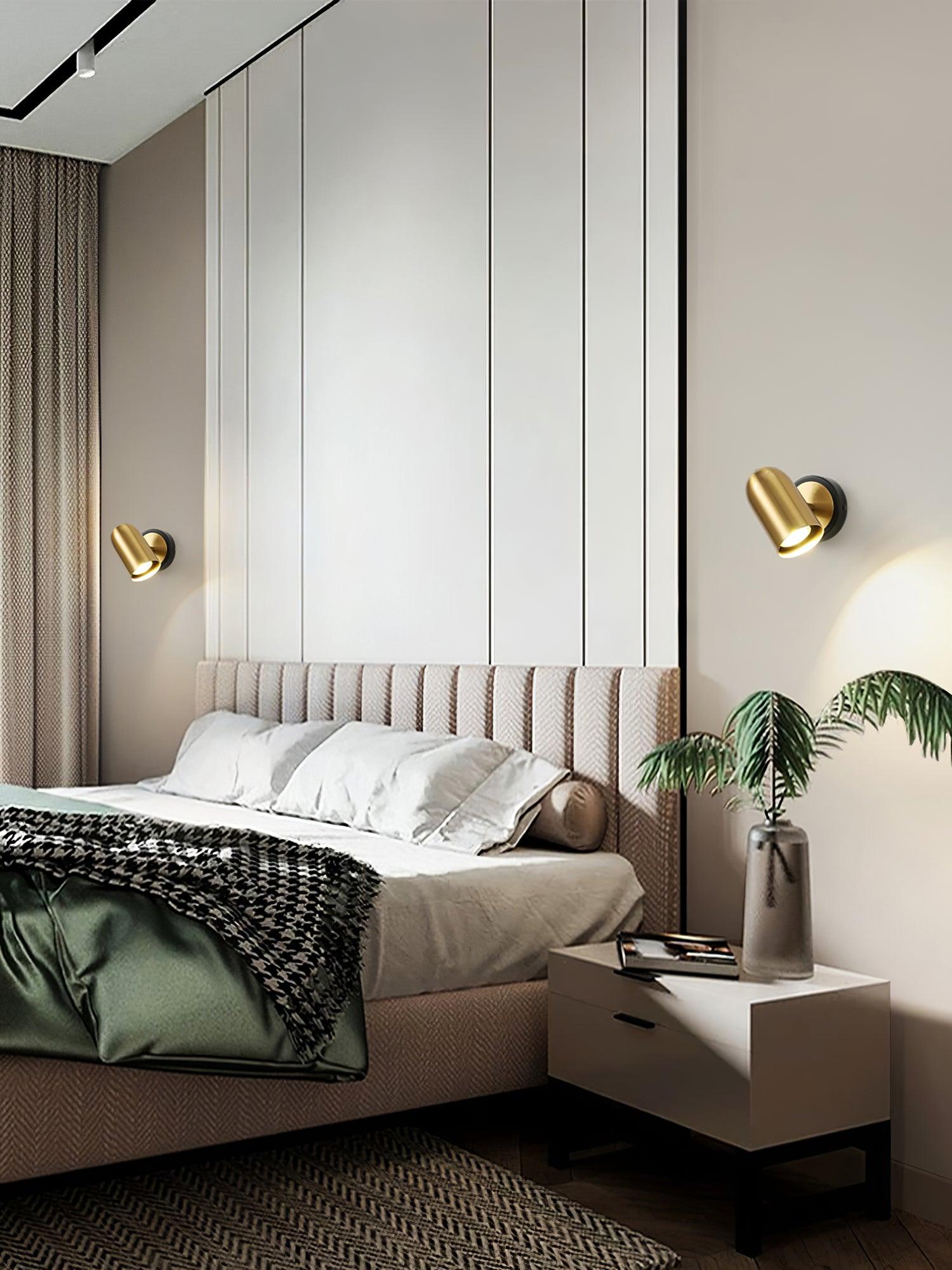 Leonardo Elegant Gold Metal Wall Sconce Bracket Light Fixture for Modern Indoor Decor
