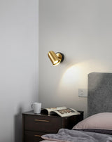 Leonardo Elegant Gold Metal Wall Sconce Bracket Light Fixture for Modern Indoor Decor