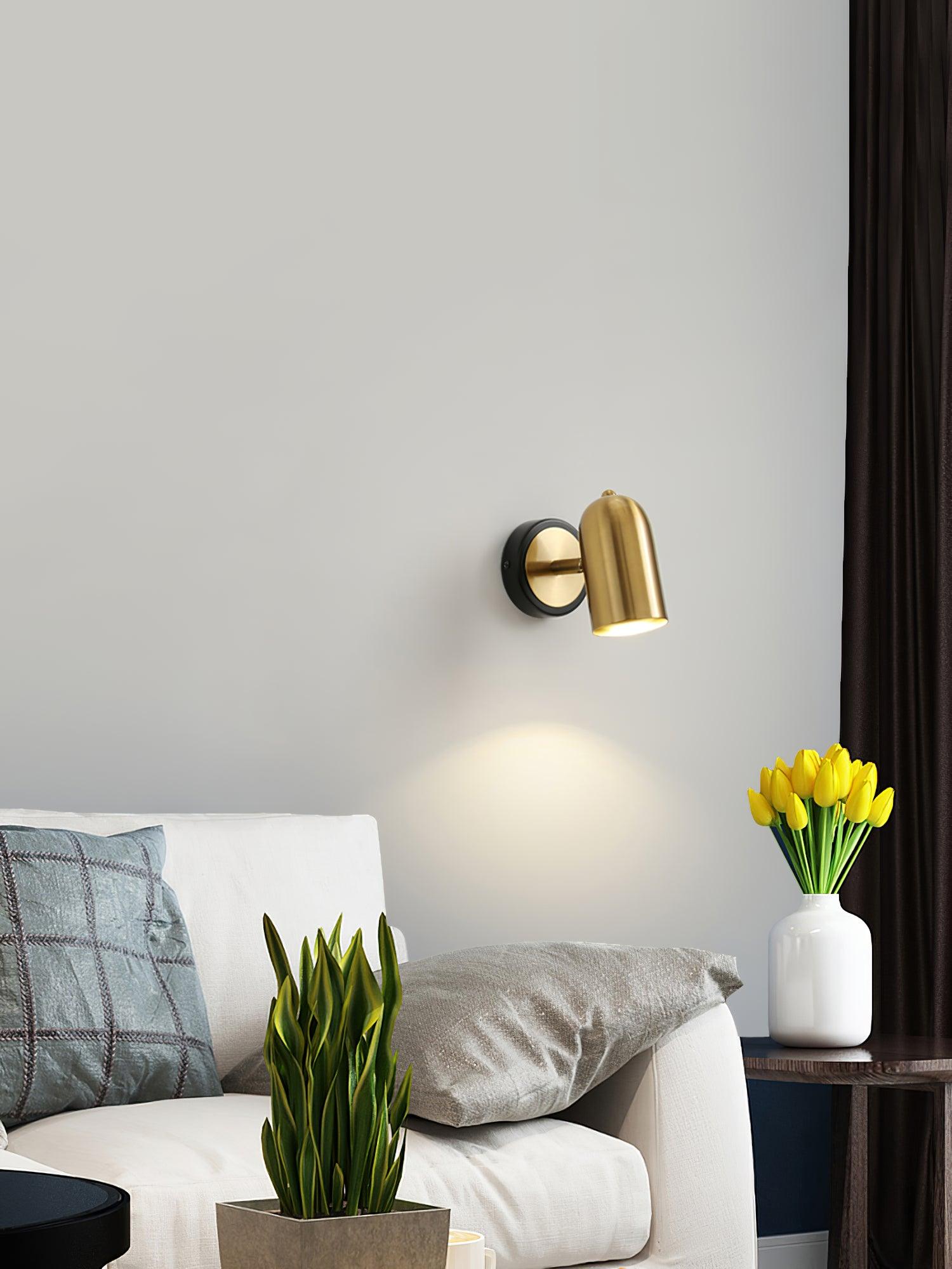 Leonardo Elegant Gold Metal Wall Sconce Bracket Light Fixture for Modern Indoor Decor