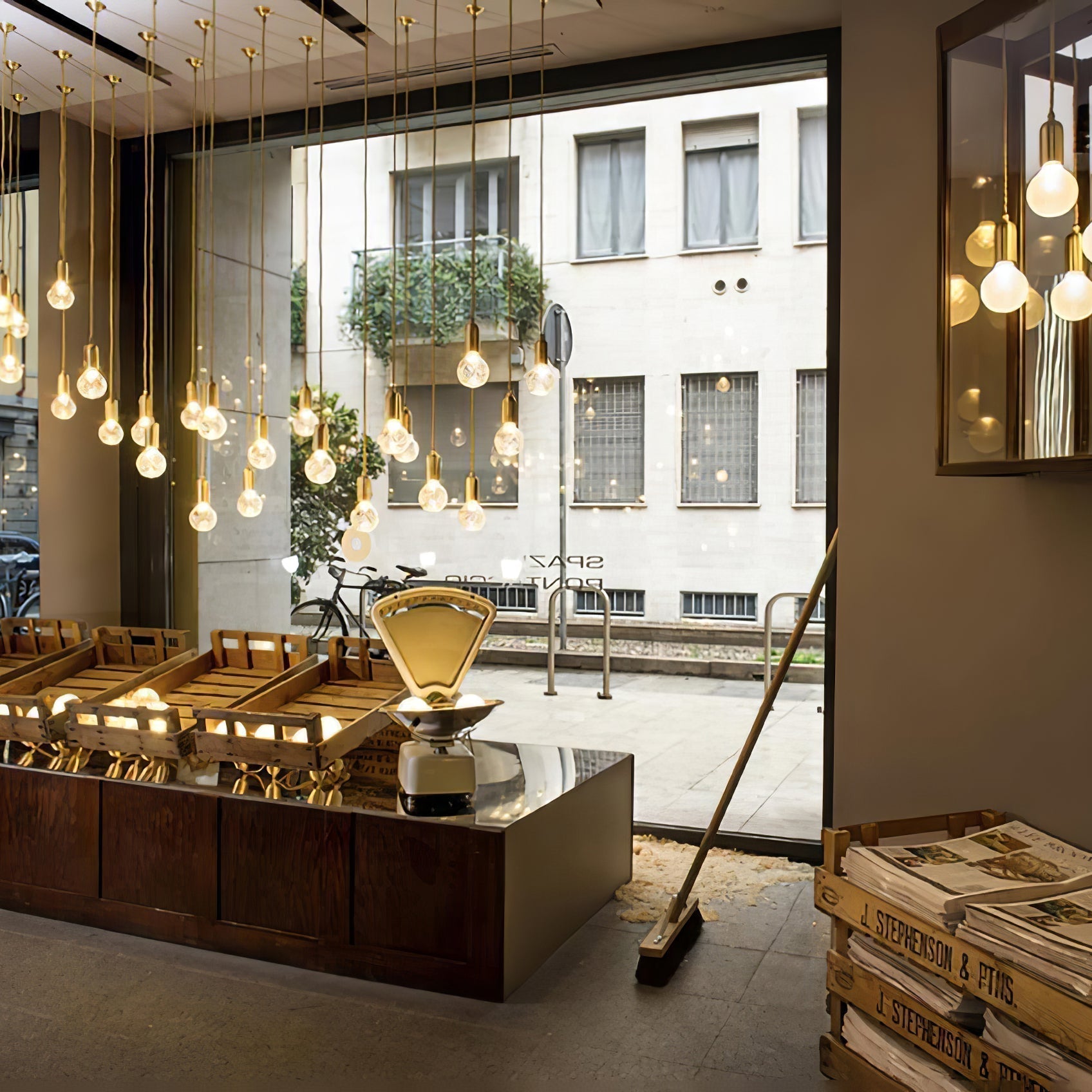 Luxury Clear Crystal Glass LED Pendant Lamp with Brass Fixture for Indoor Decor