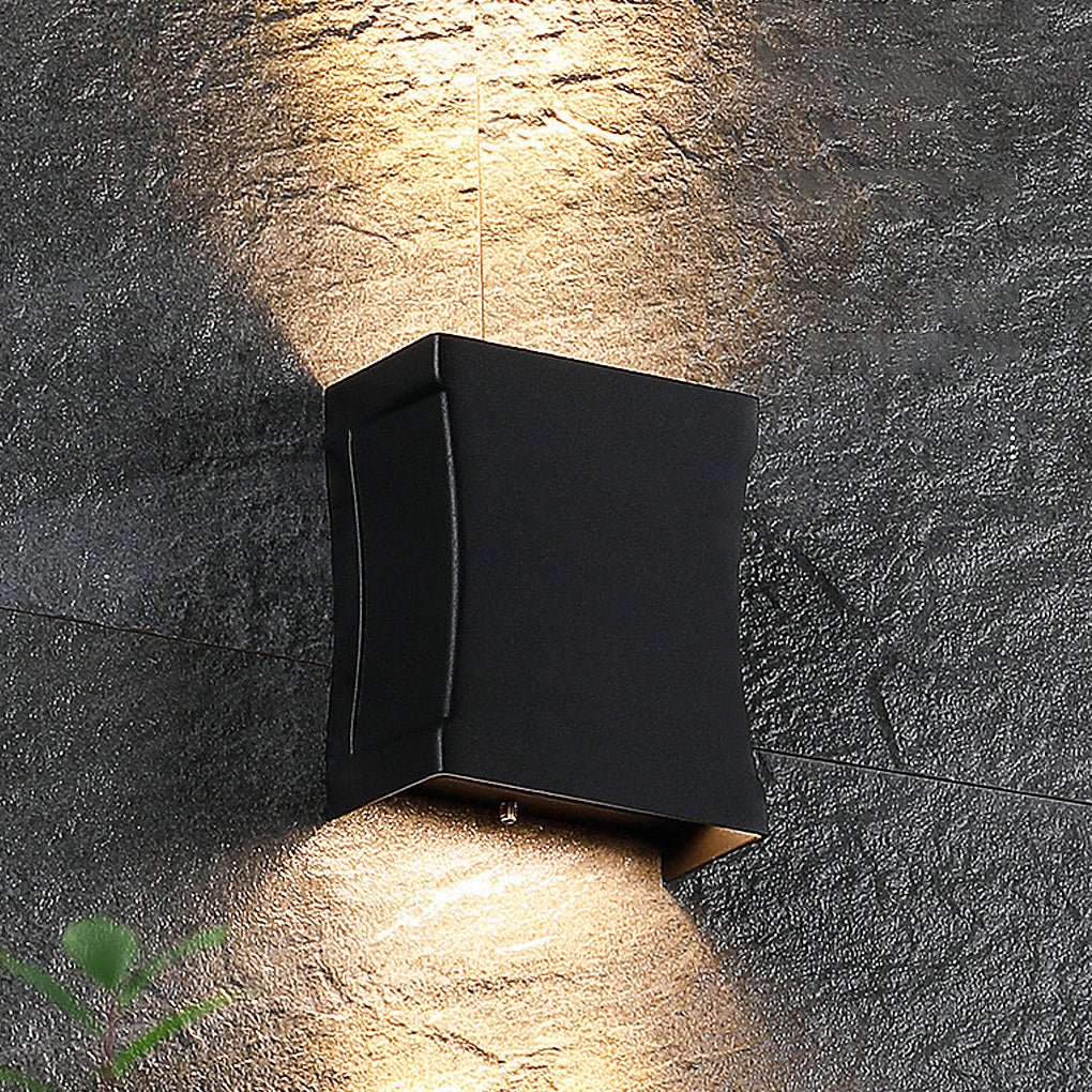 Minimalist Aluminum Outdoor Wall Light Modern Up and Down LED Sconce IP65 Waterproof