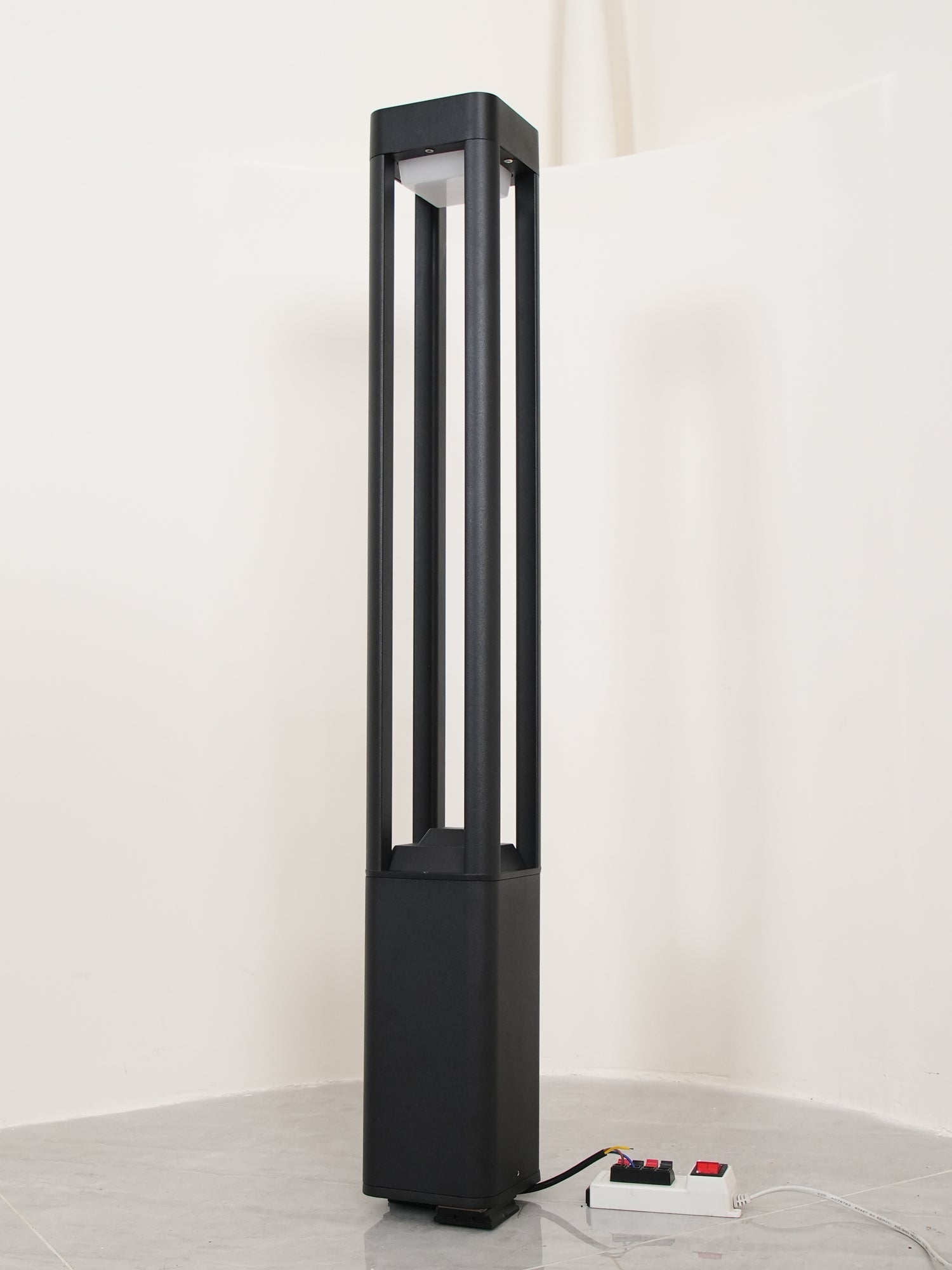 modern-aluminum-led-garden-column-light-outdoor-bollard-for-pathway-lighting