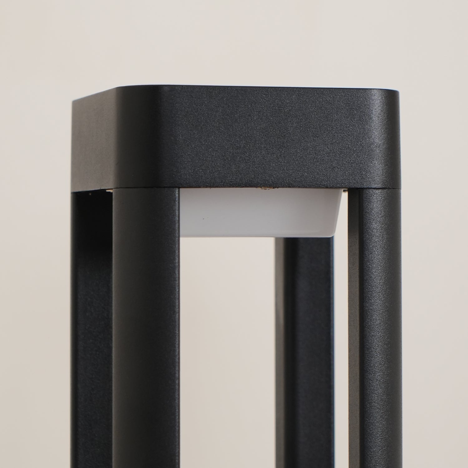 modern-aluminum-led-garden-column-light-outdoor-bollard-for-pathway-lighting