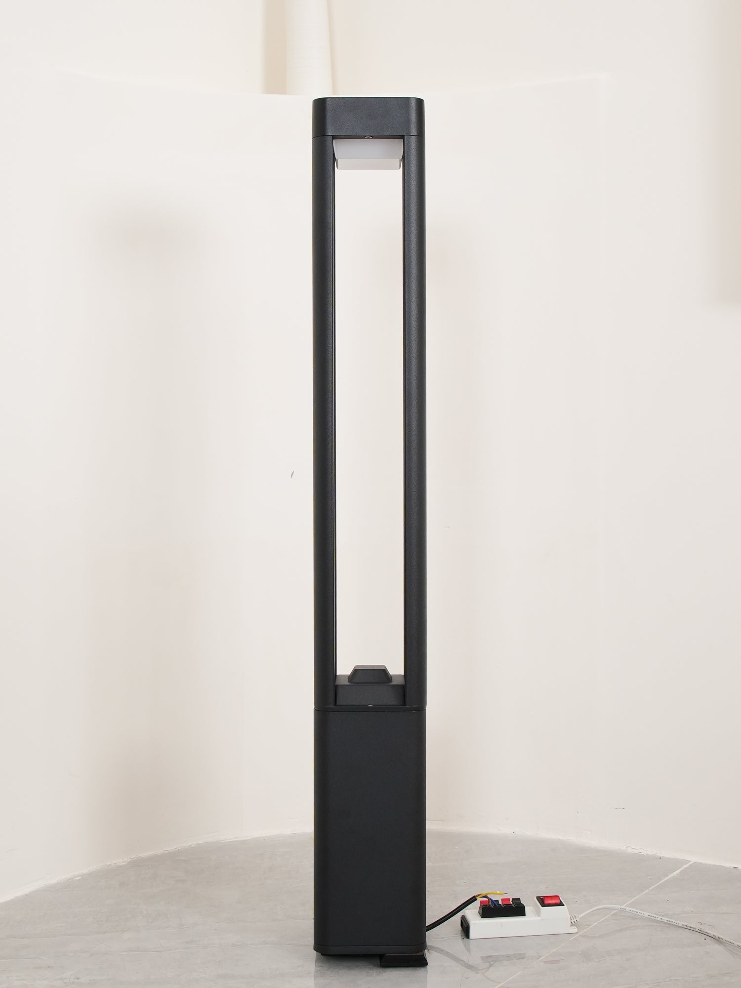 modern-aluminum-led-garden-column-light-outdoor-bollard-for-pathway-lighting