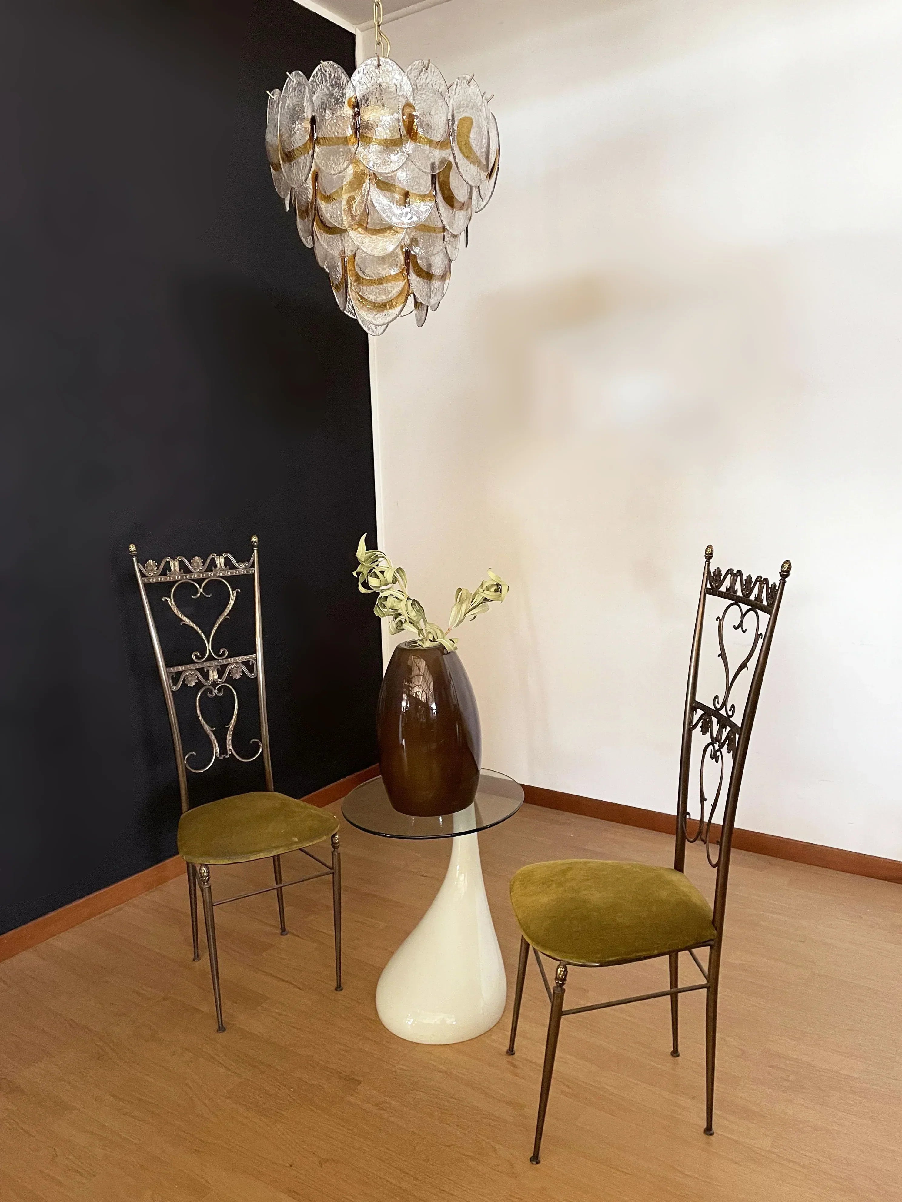 modern-amber-and-transparent-glass-sheet-chandelier-with-gold-or-chrome-metal-frame