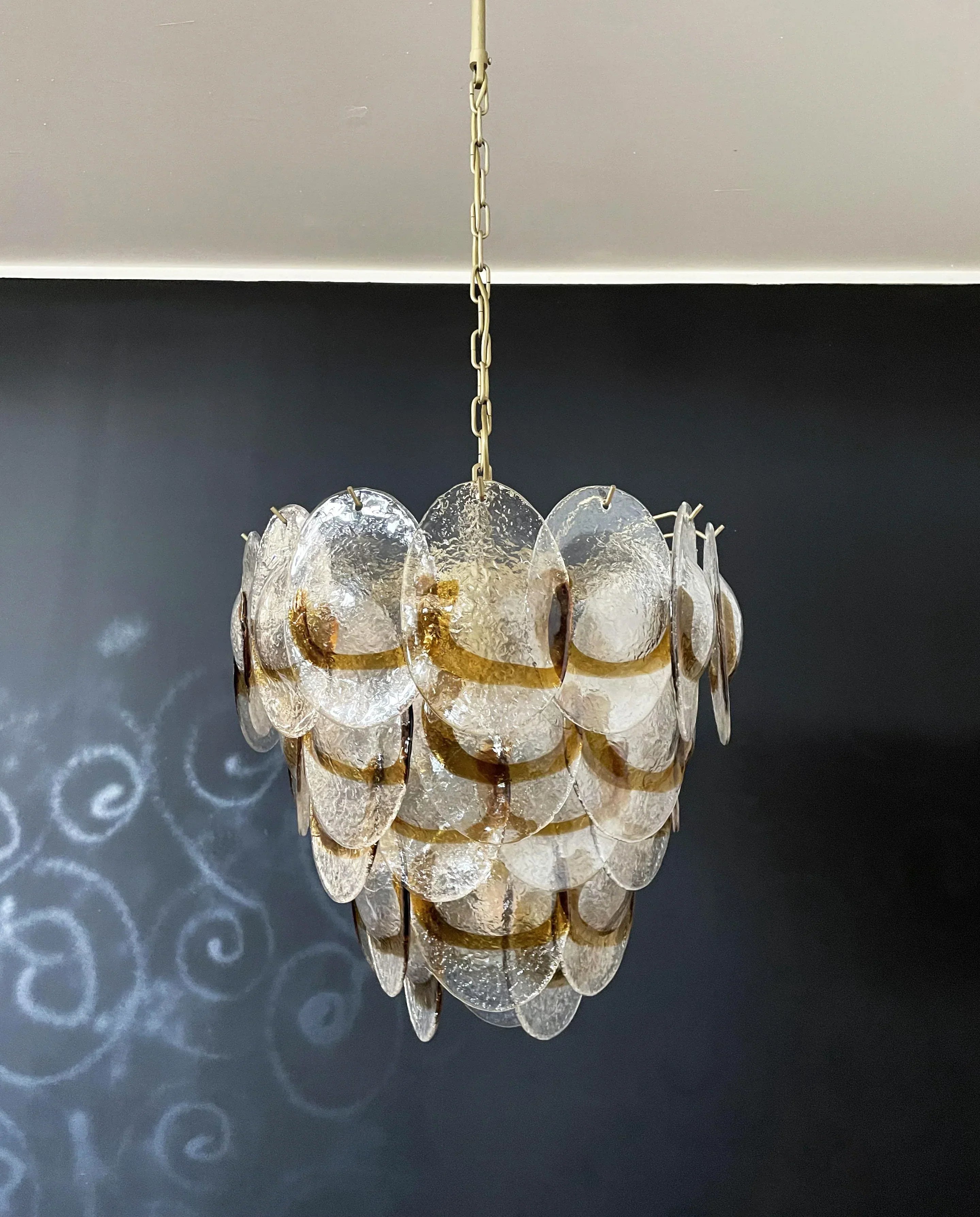 modern-amber-and-transparent-glass-sheet-chandelier-with-gold-or-chrome-metal-frame