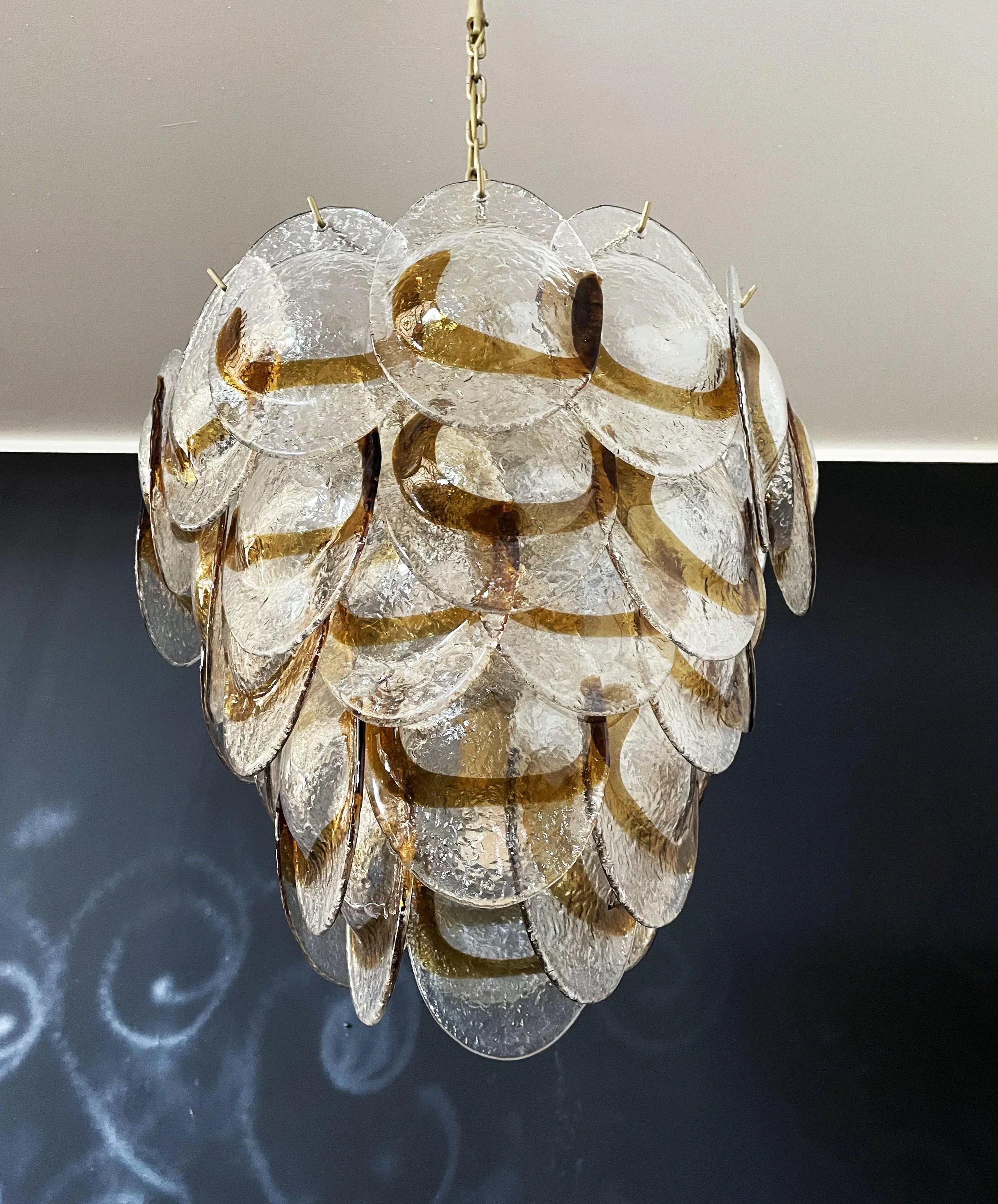 modern-amber-and-transparent-glass-sheet-chandelier-with-gold-or-chrome-metal-frame
