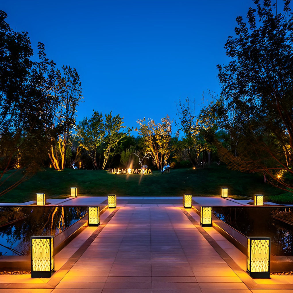 Modern Black LED Outdoor Lawn Lamp Waterproof IP65 Pathway Landscape Lighting for Garden