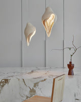 Modern Conch Resin Pendant Light Artistic Shell Shaped Hanging Ceiling Lamp for Interior Decor