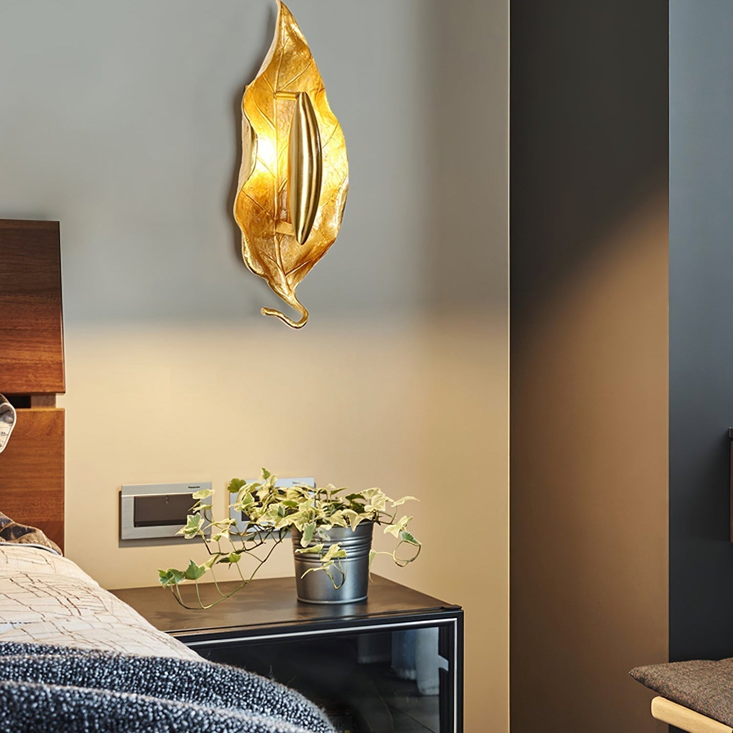 Modern Crumpled Leaf Brass Wall Sconce Elegant Indoor Decorative Lighting Fixture