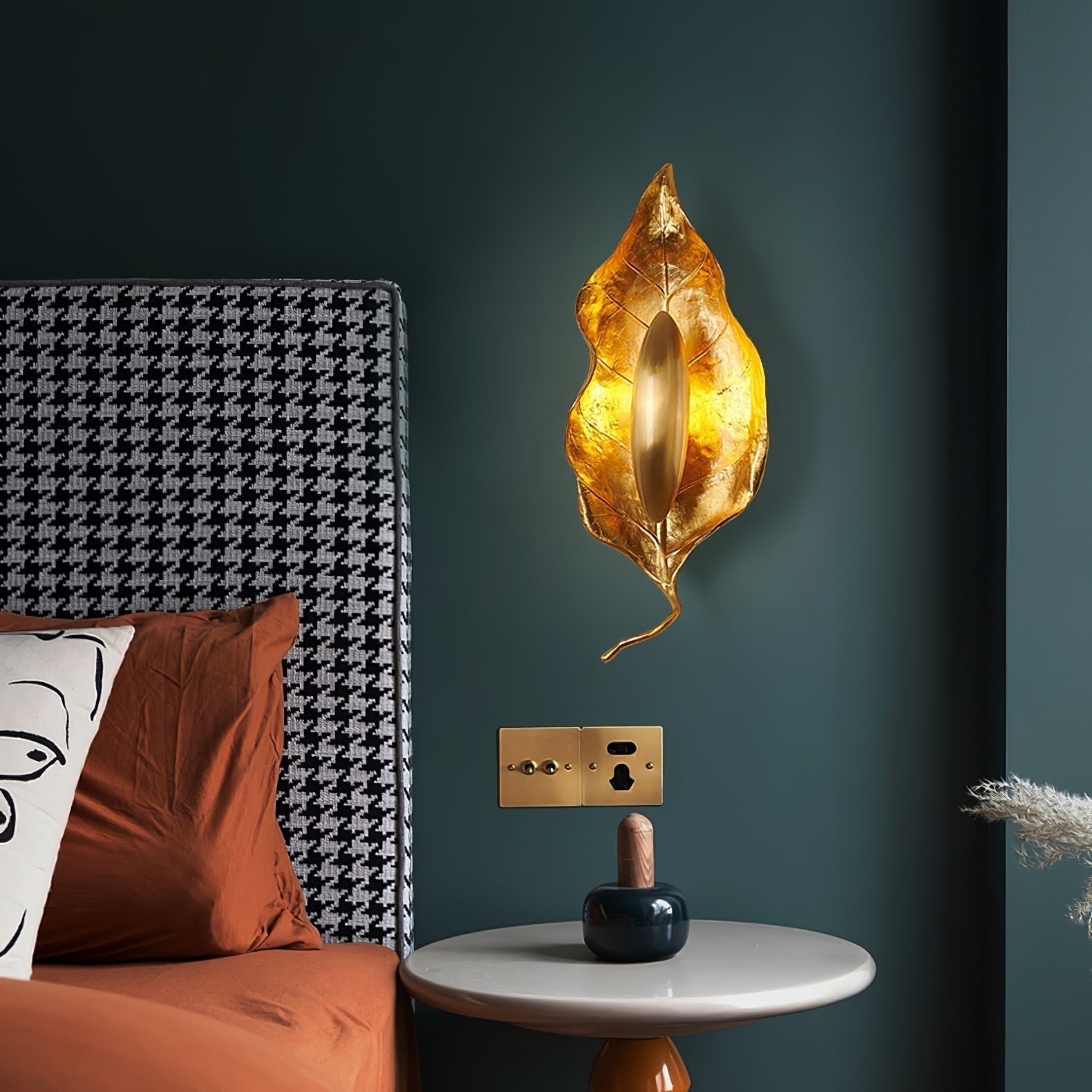 Modern Crumpled Leaf Brass Wall Sconce Elegant Indoor Decorative Lighting Fixture