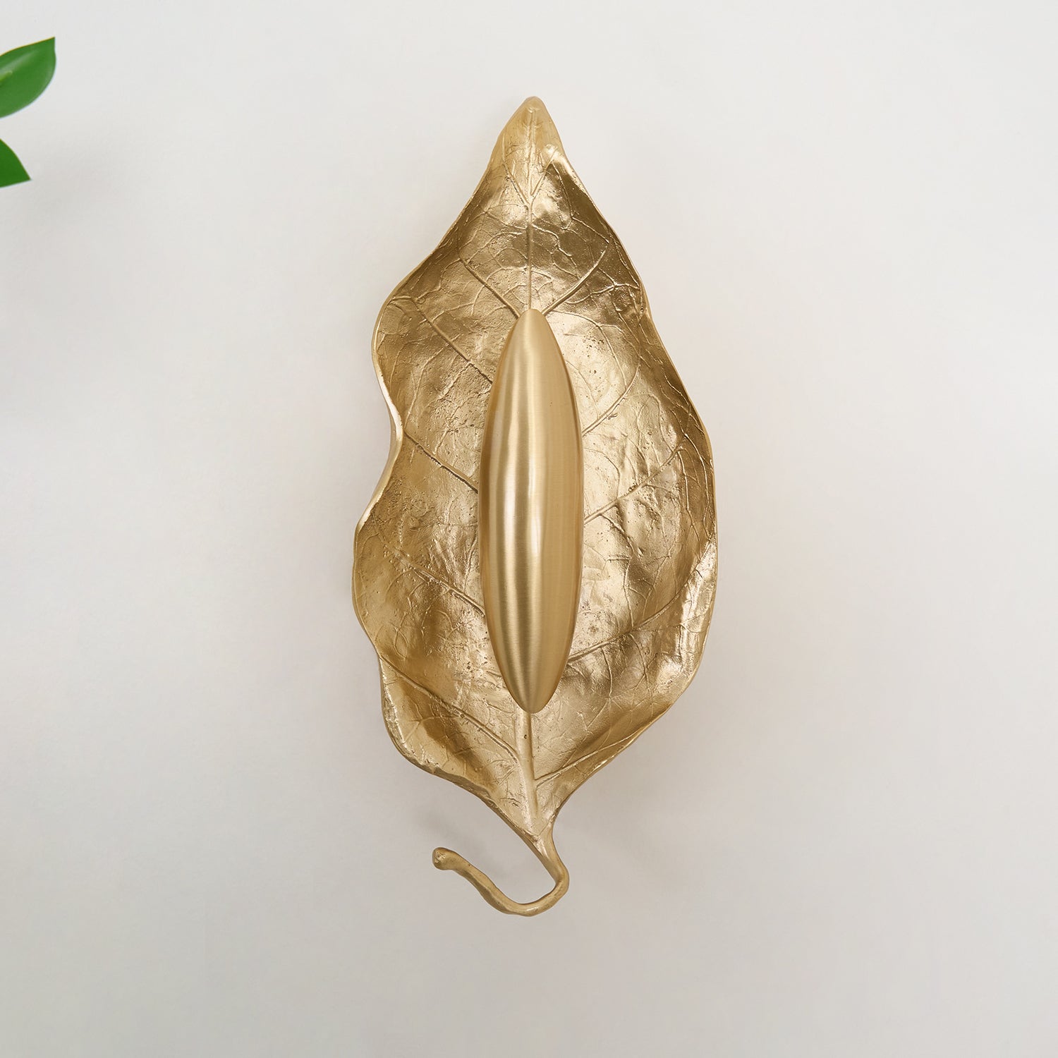 Modern Crumpled Leaf Brass Wall Sconce Elegant Indoor Decorative Lighting Fixture
