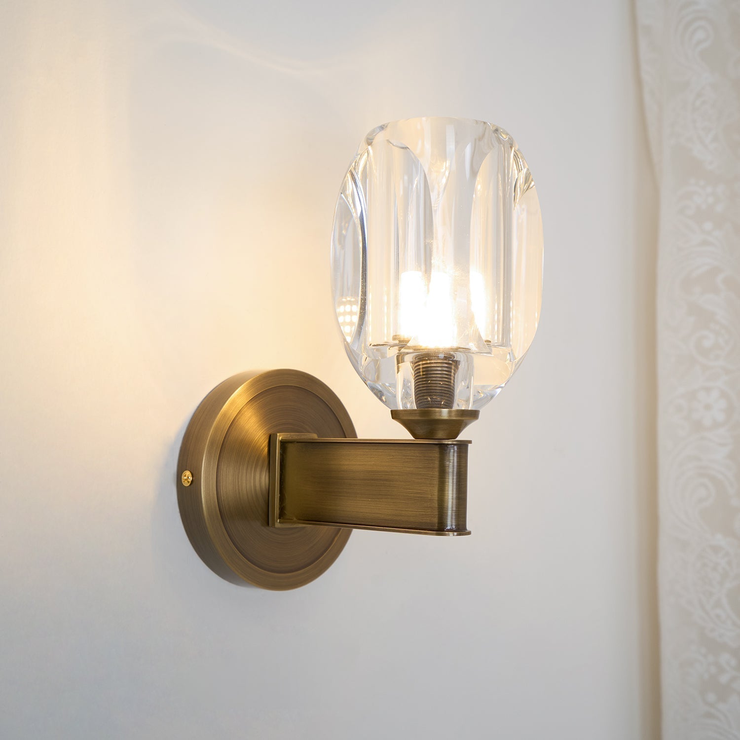 Modern Diamond Crystal Wall Sconce Luxury Brass LED Vanity Light for Bedroom and Hallway