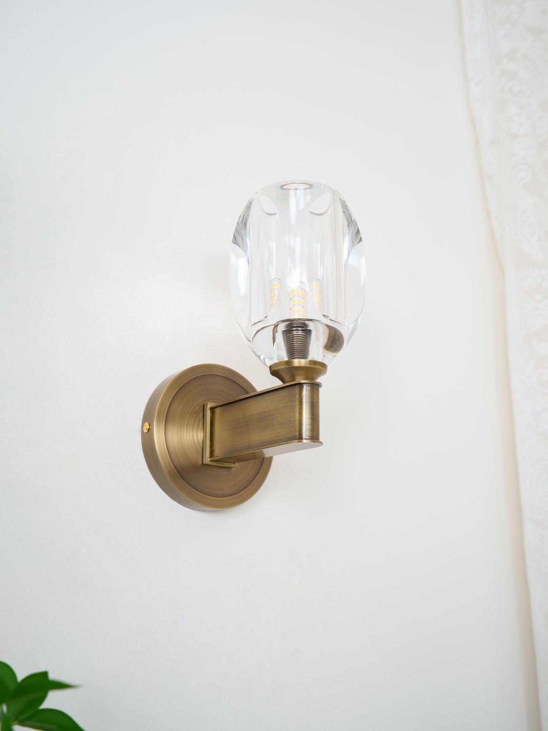 Modern Diamond Crystal Wall Sconce Luxury Brass LED Vanity Light for Bedroom and Hallway