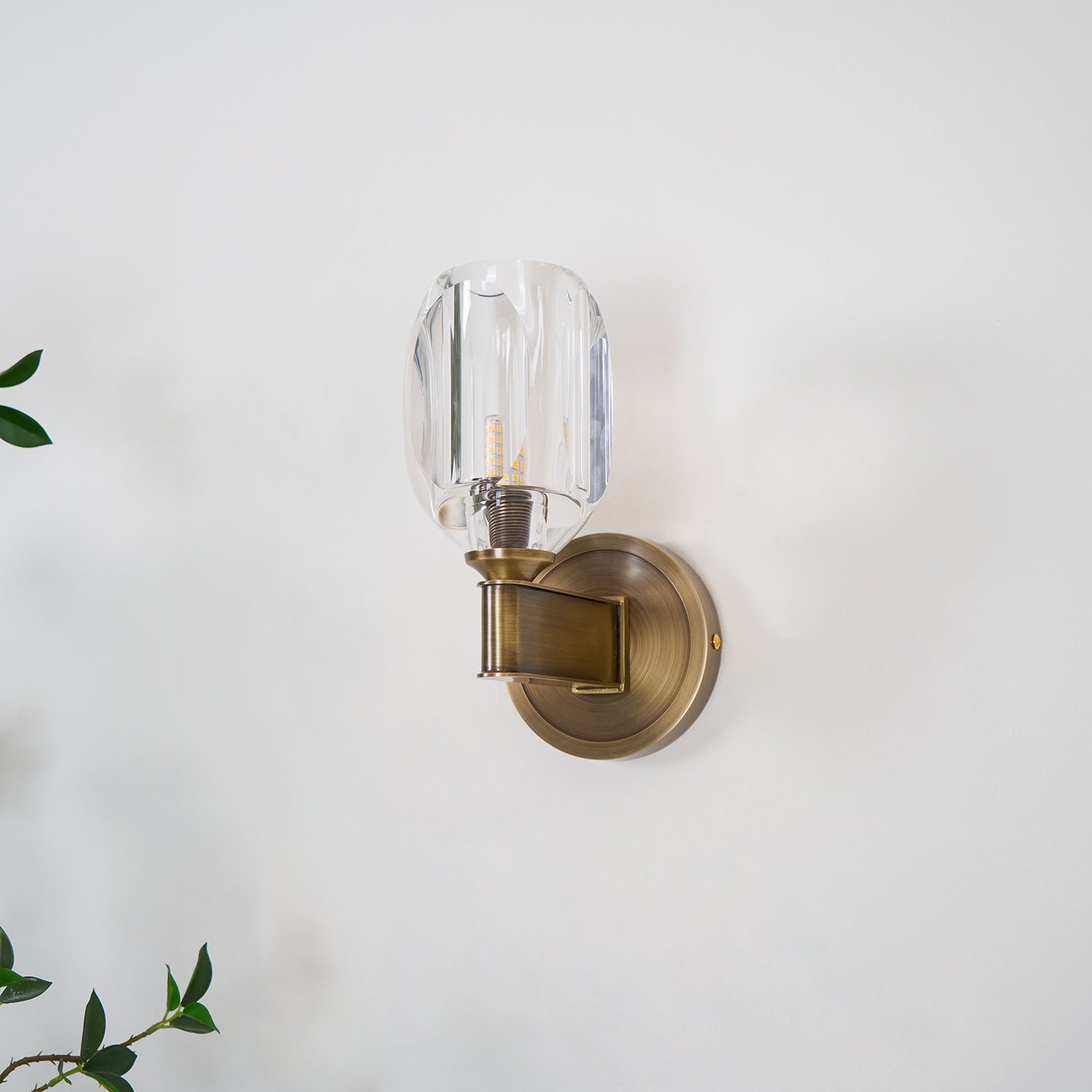 Modern Diamond Crystal Wall Sconce Luxury Brass LED Vanity Light for Bedroom and Hallway