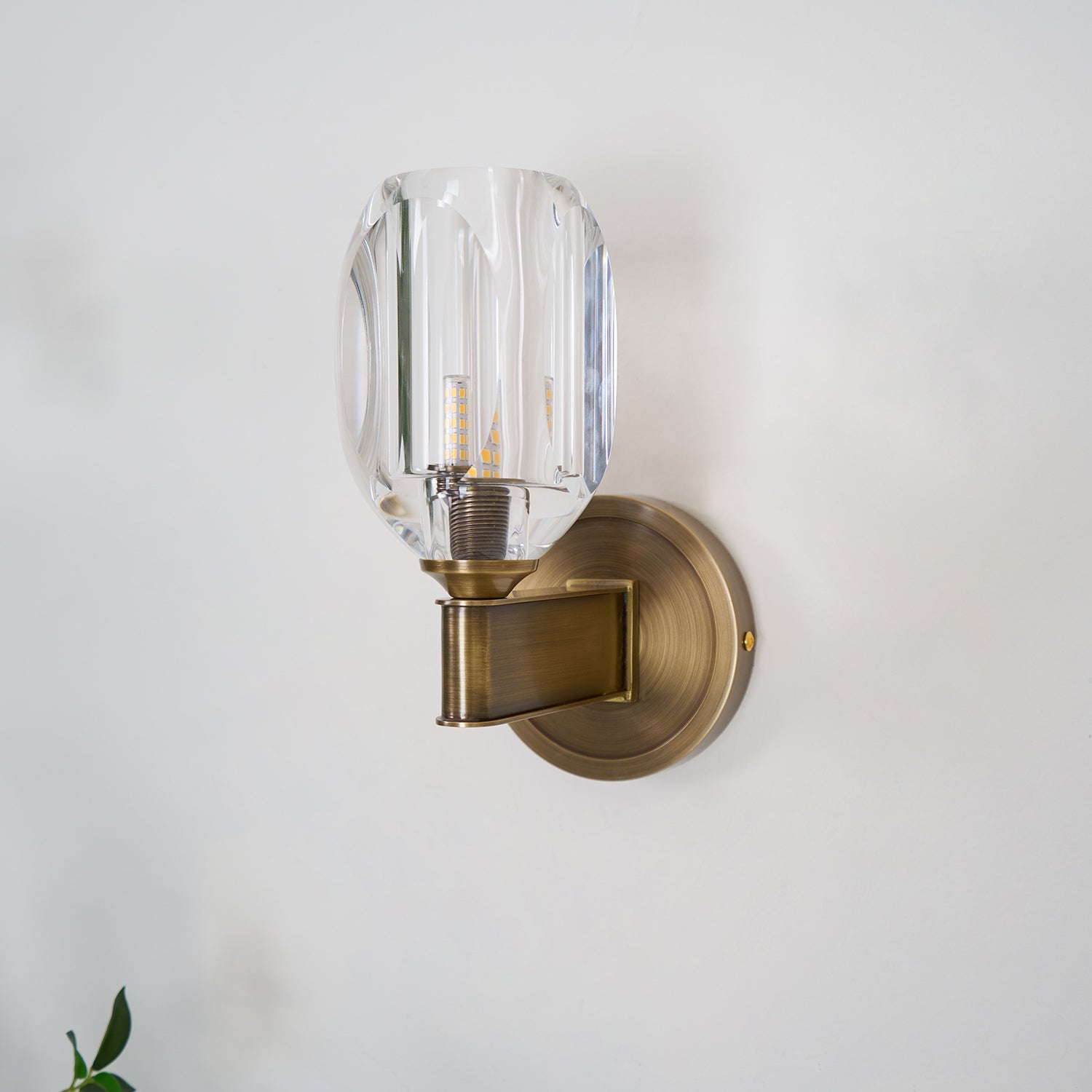 Modern Diamond Crystal Wall Sconce Luxury Brass LED Vanity Light for Bedroom and Hallway