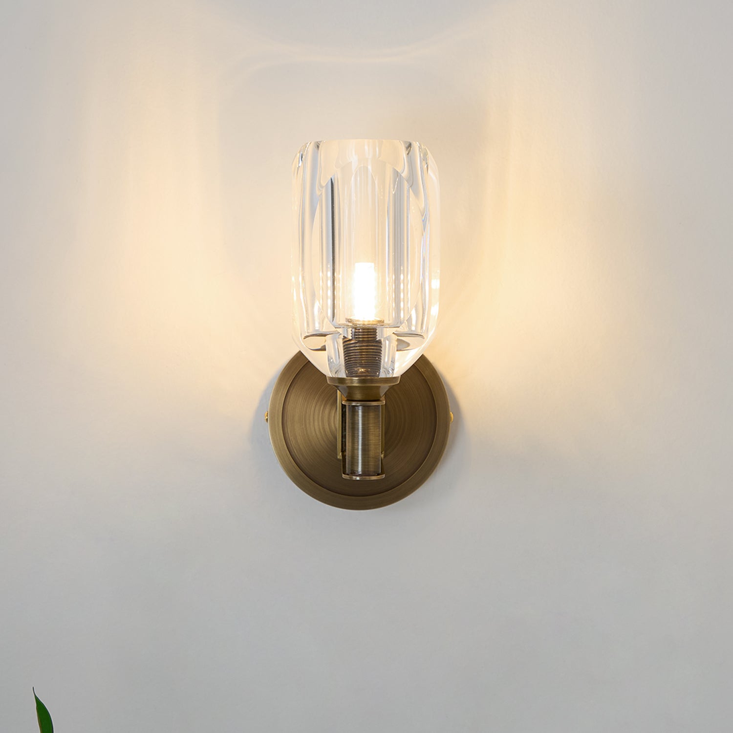 Modern Diamond Crystal Wall Sconce Luxury Brass LED Vanity Light for Bedroom and Hallway