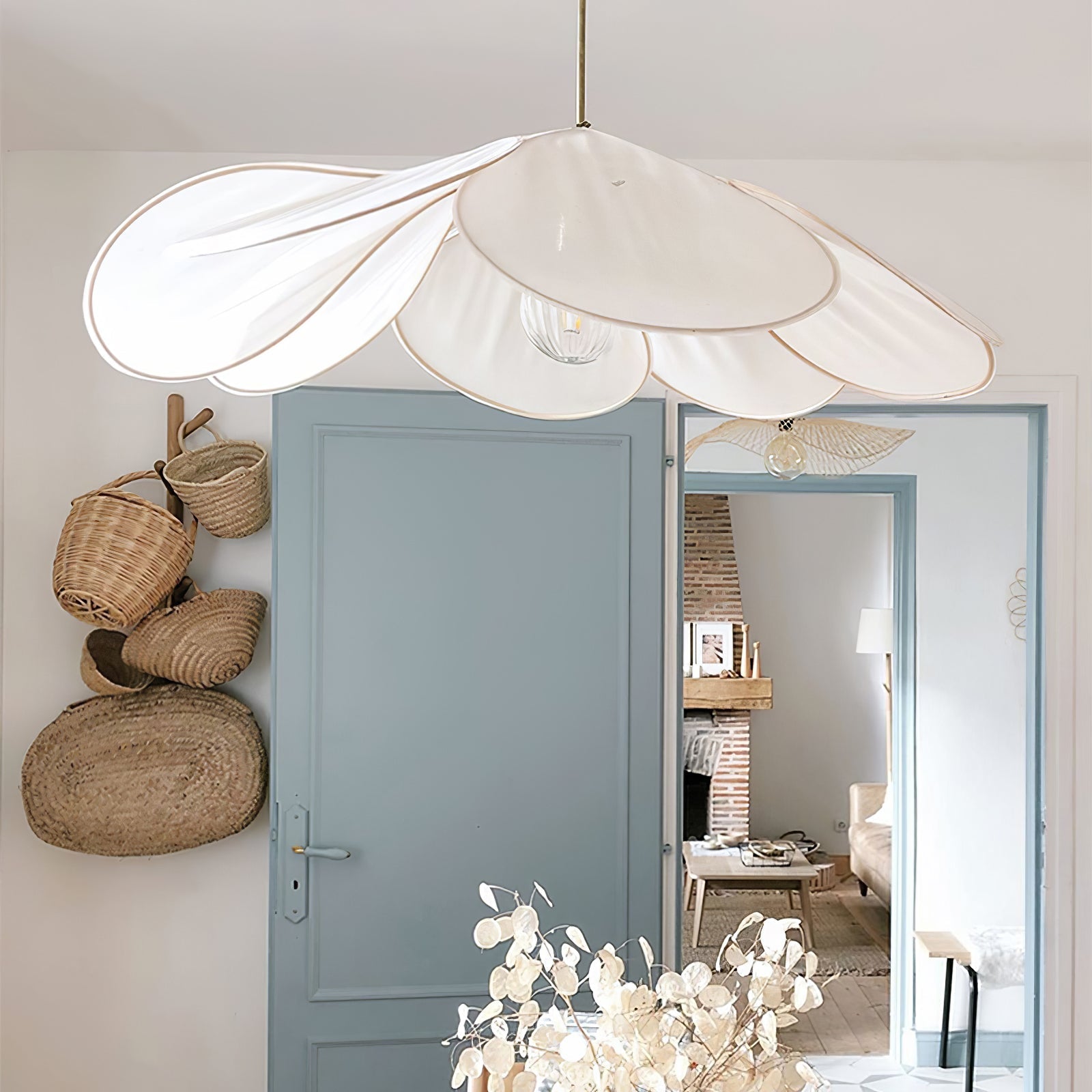 Modern Fabric Floral Petal Pendant Light for Elegant Living Room and Bedroom Lighting