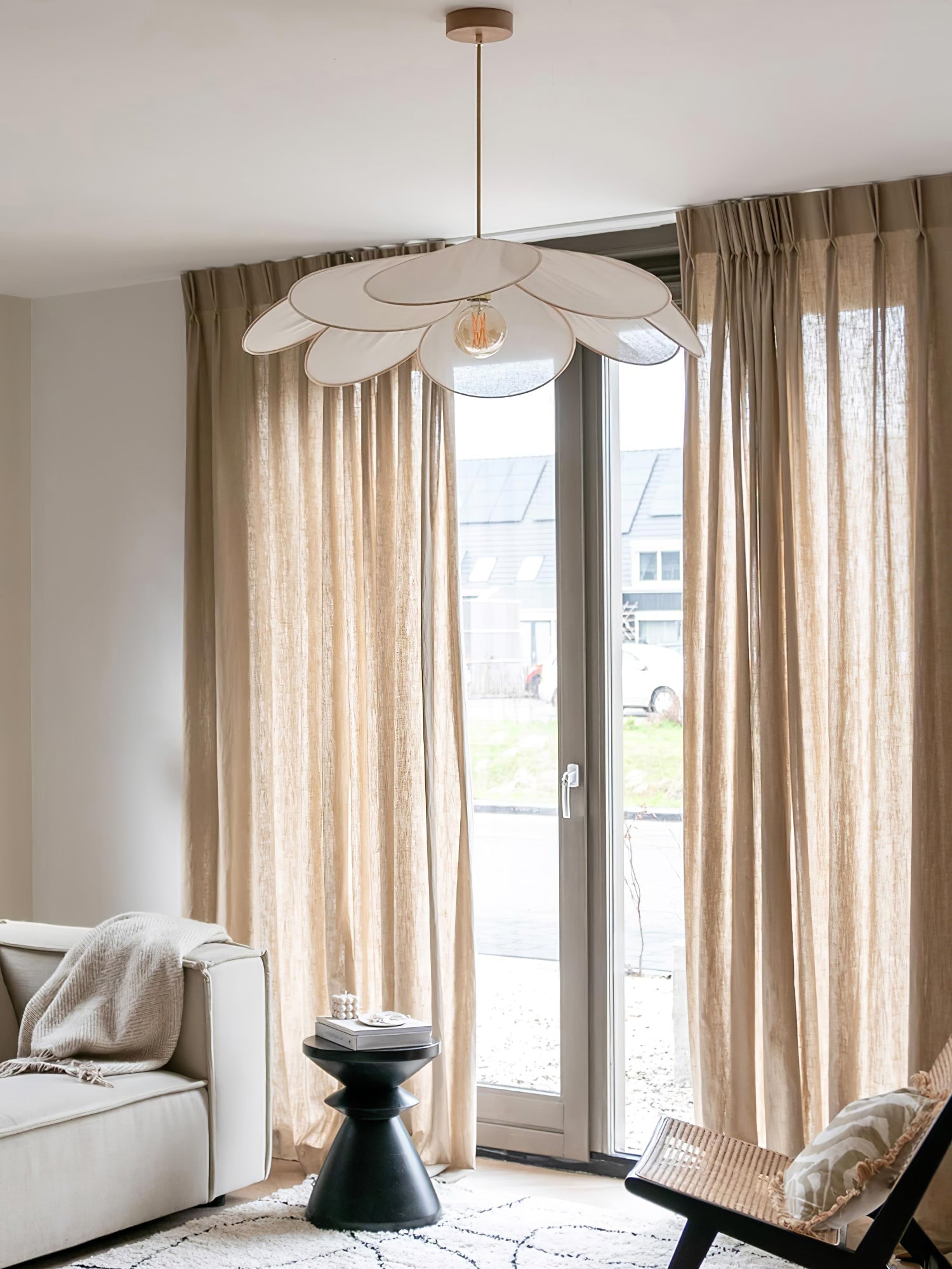 Modern Fabric Floral Petal Pendant Light for Elegant Living Room and Bedroom Lighting