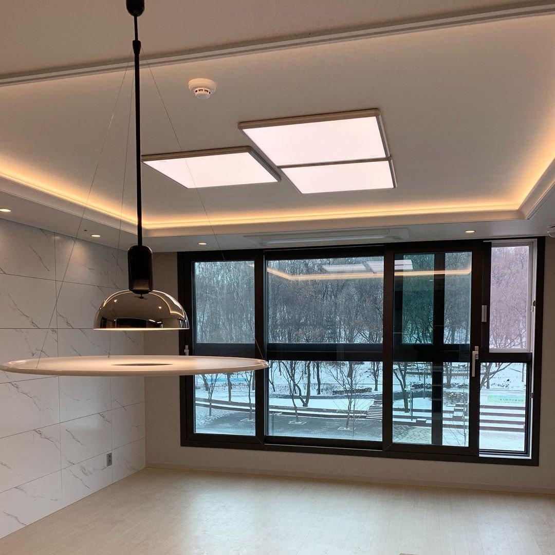 Modern Flying Saucer Pendant Light with PMMA Diffuser and Chrome Reflector